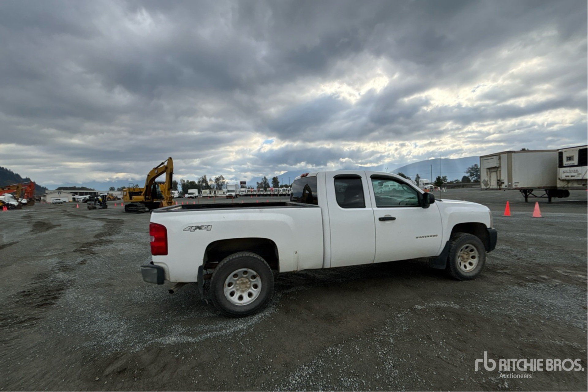 General Appearance with Picture, Right Rear Corner