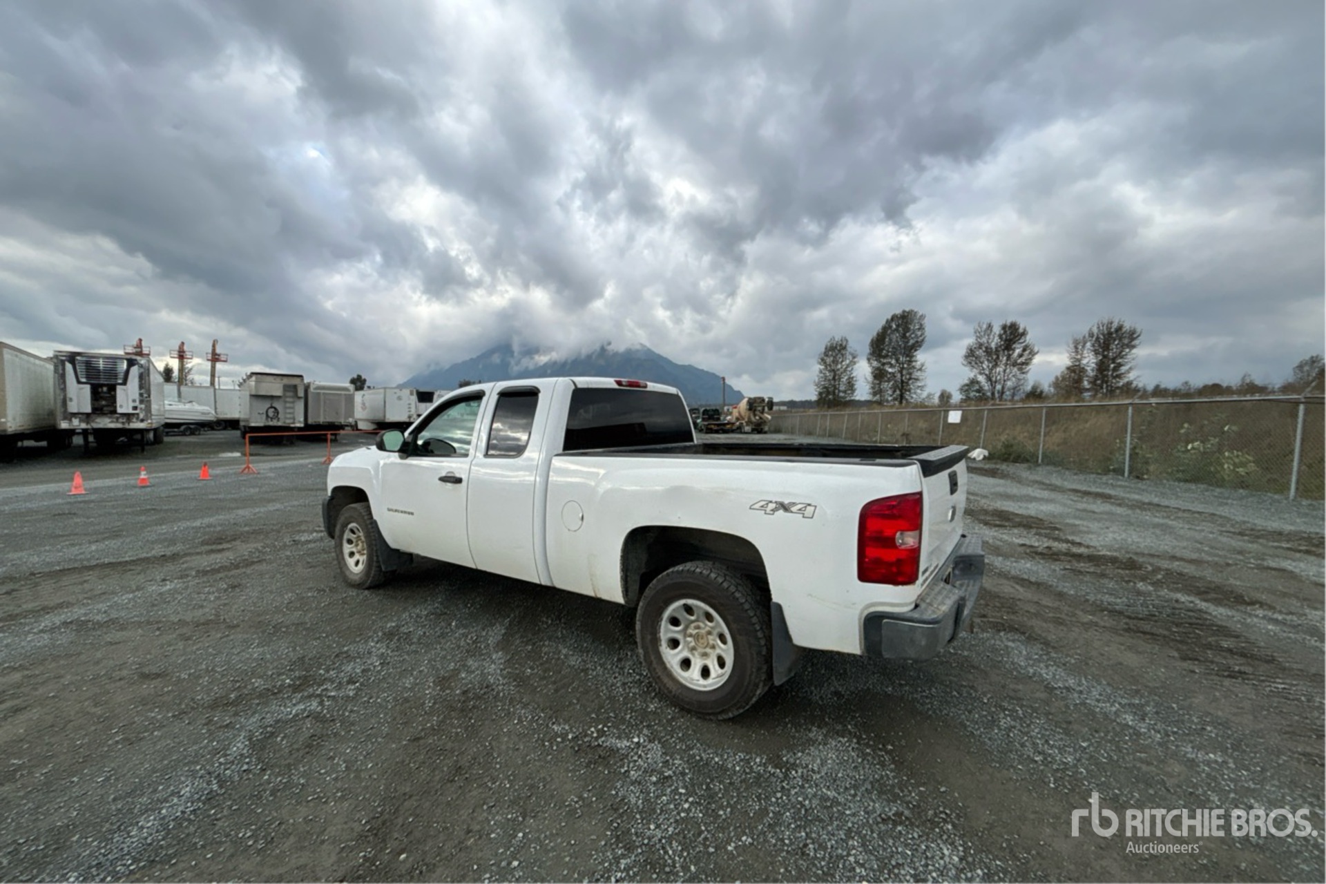 General Appearance with Picture, Left Rear Corner