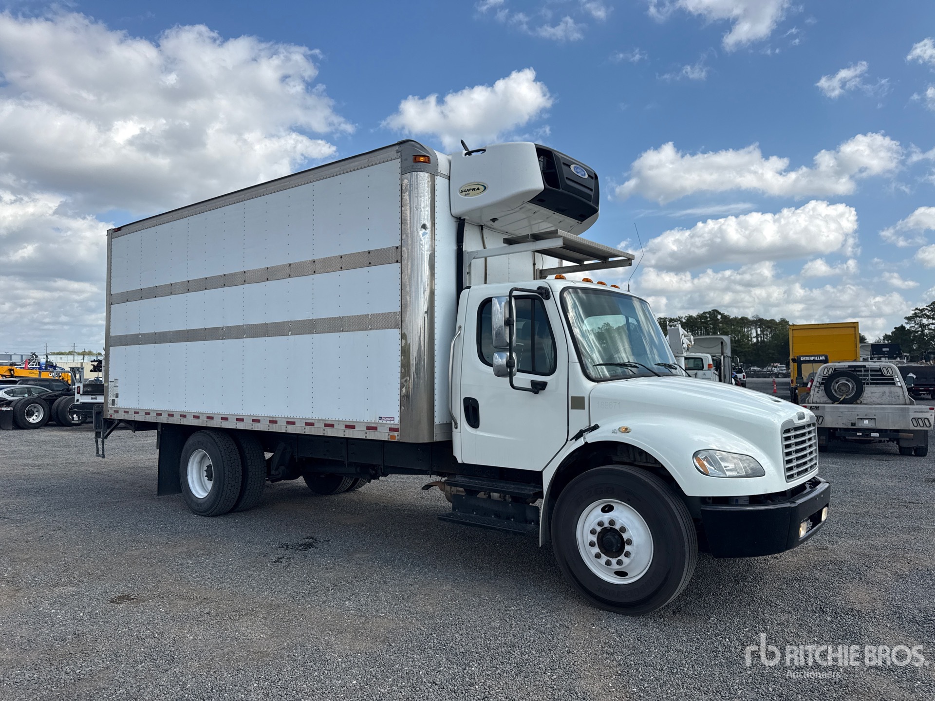 Aspect général with Image, coin avant droit