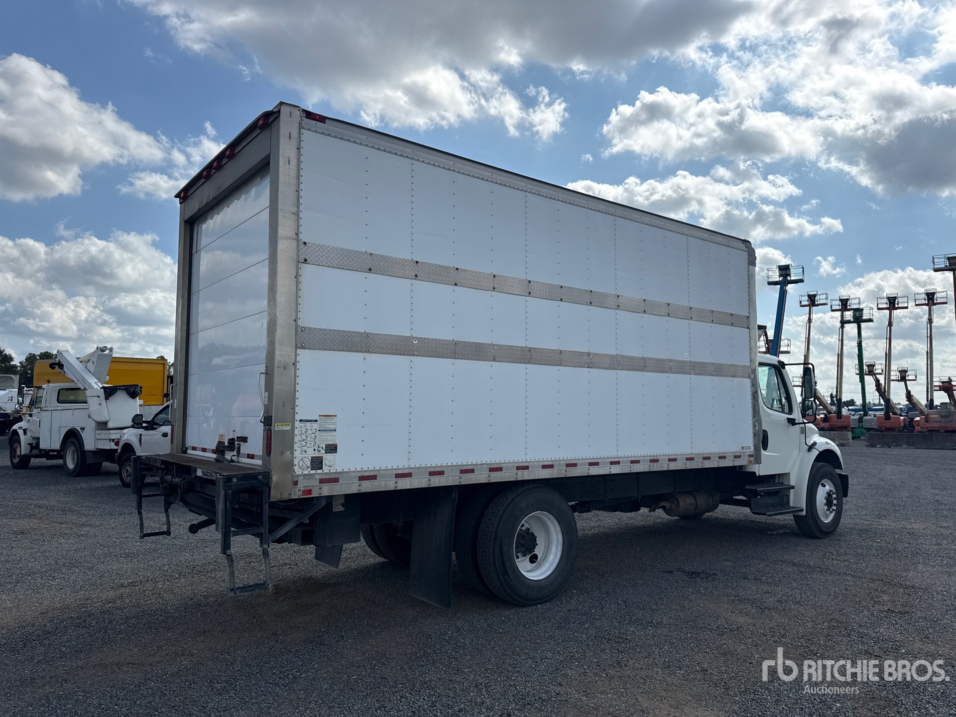 Aspect général with Image, coin arrière droit