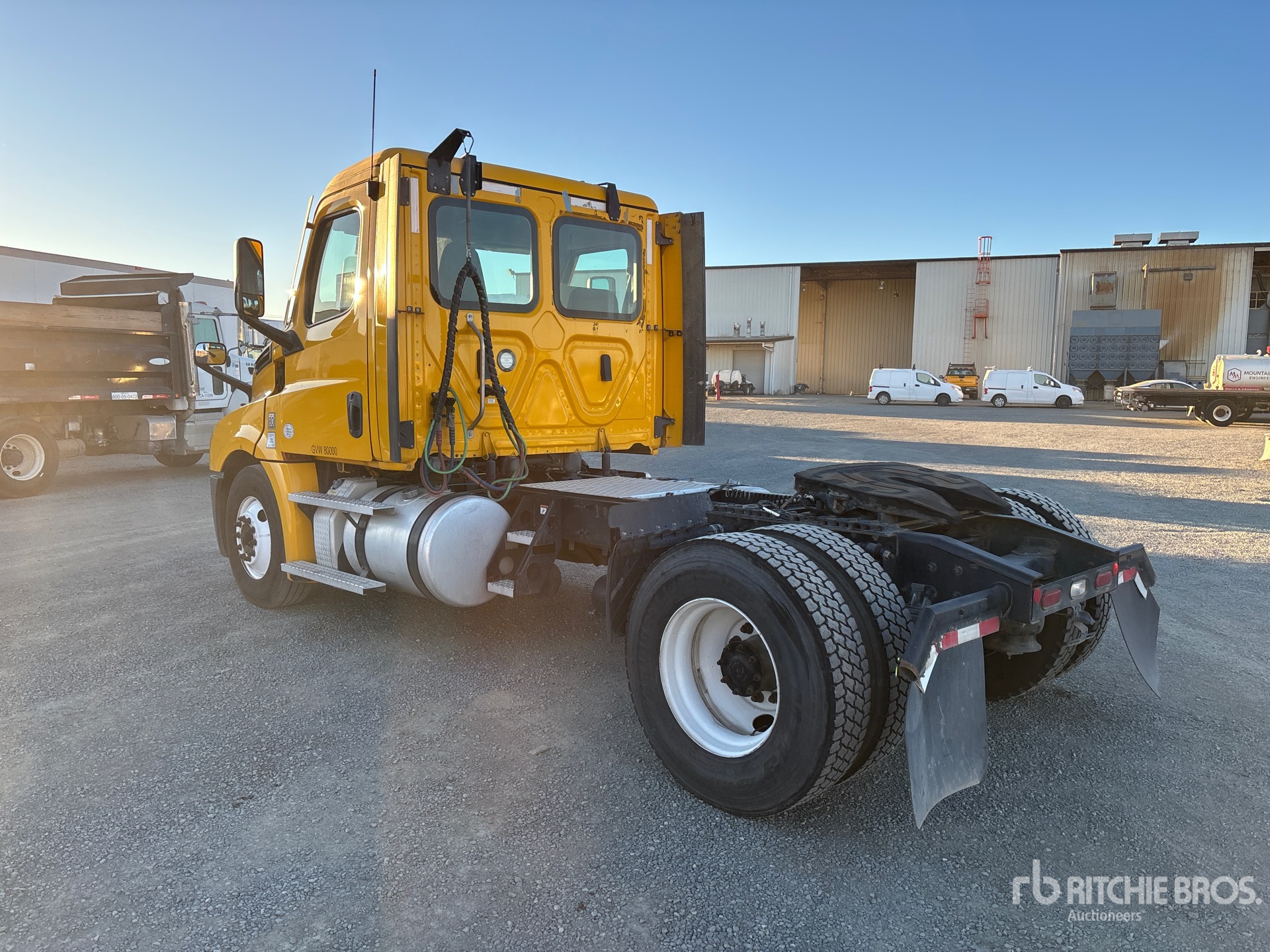 General Appearance with Foto, angolo posteriore sinistro