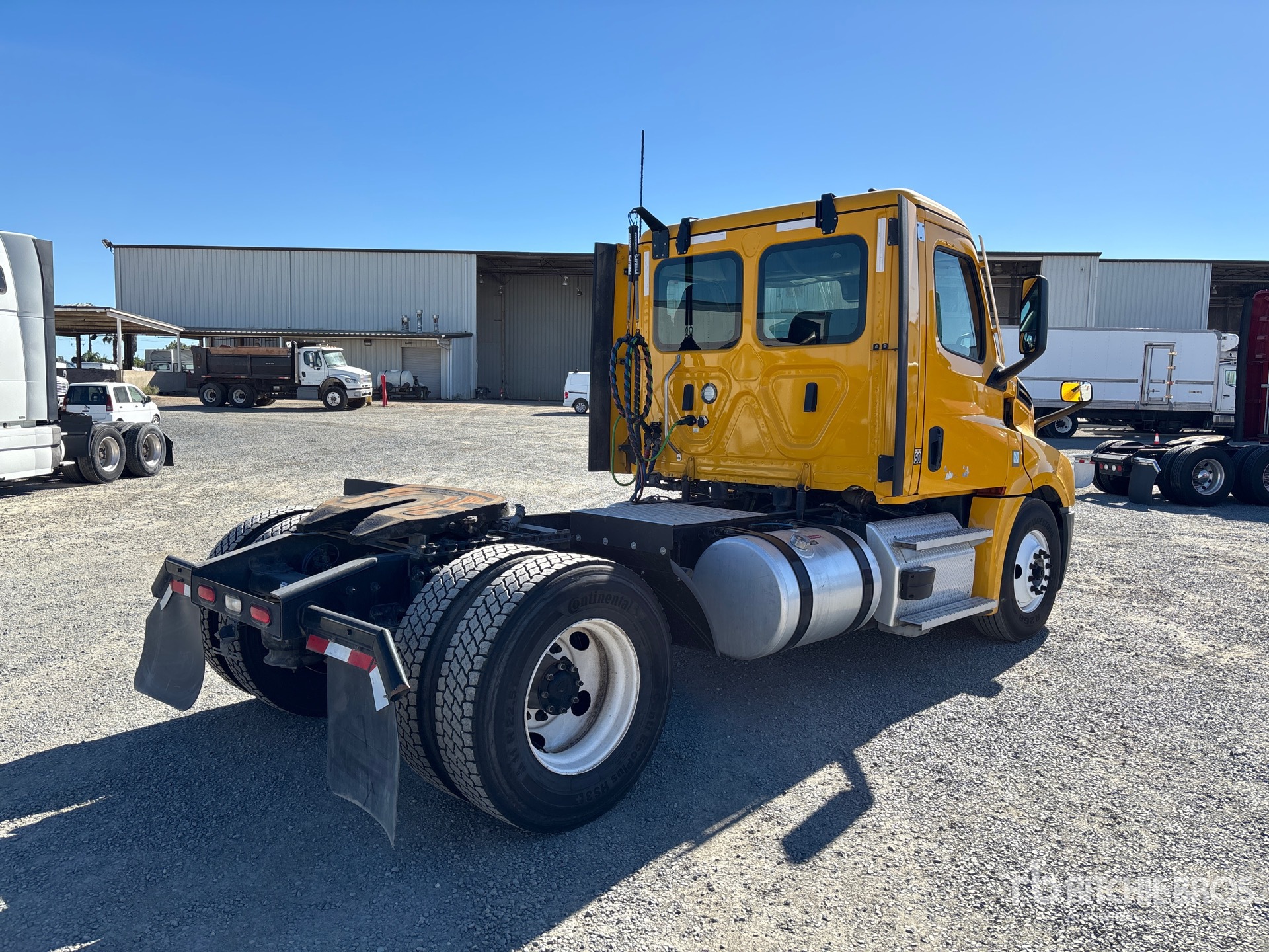 General Appearance with Imagen: esquina trasera derecha