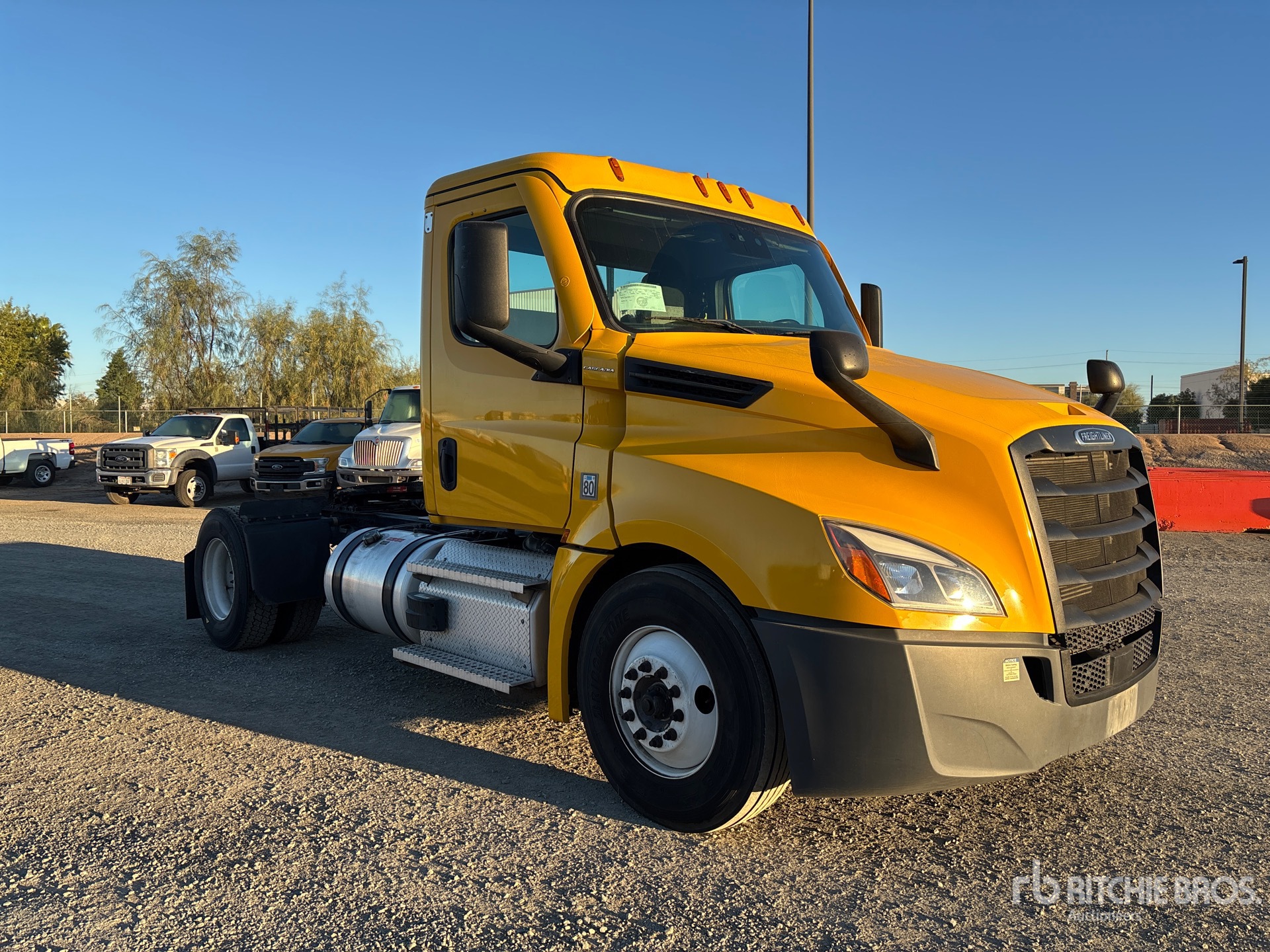 Aspect général with Image, coin avant droit