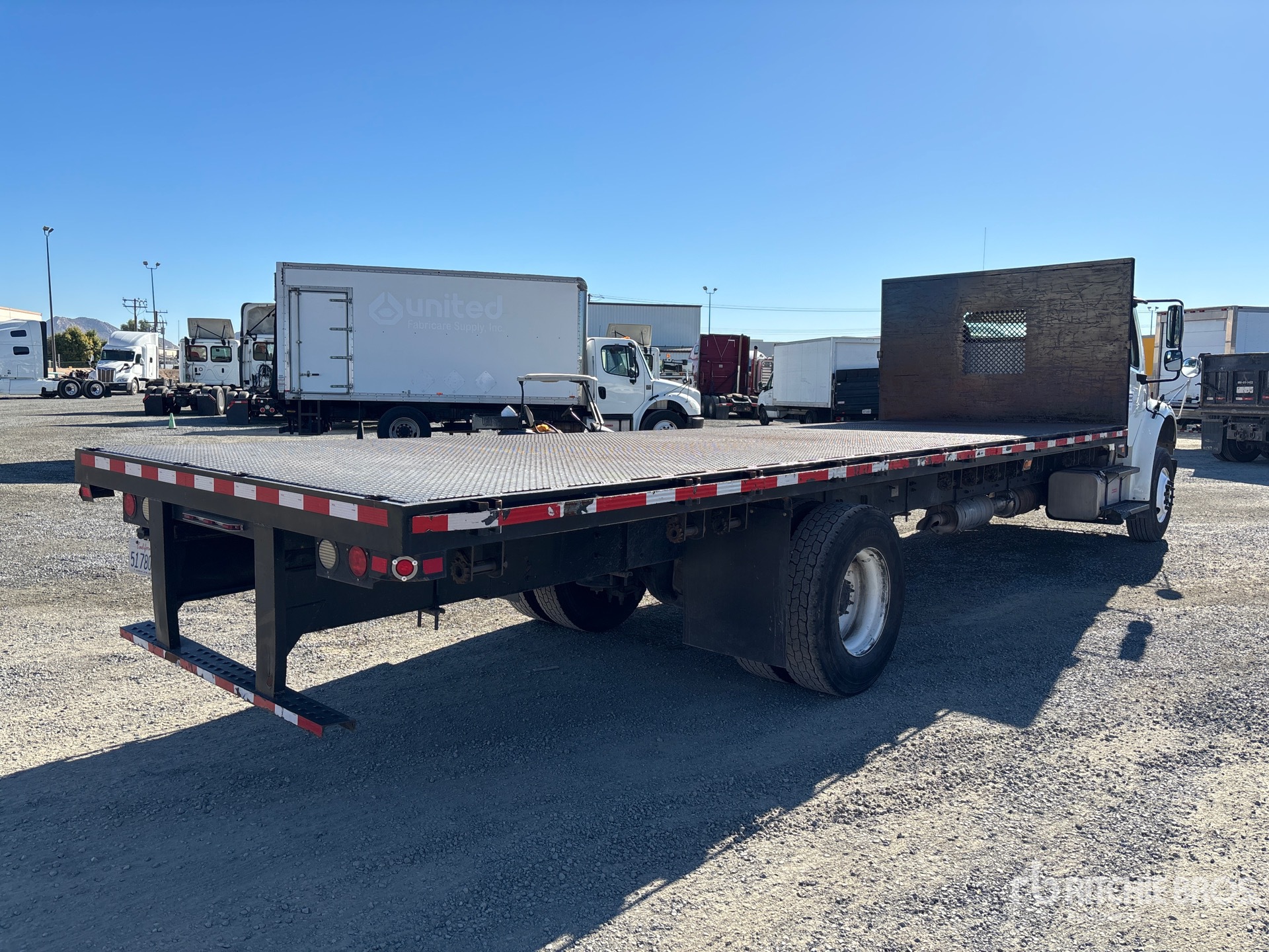 Aspect général with Image, coin arrière droit