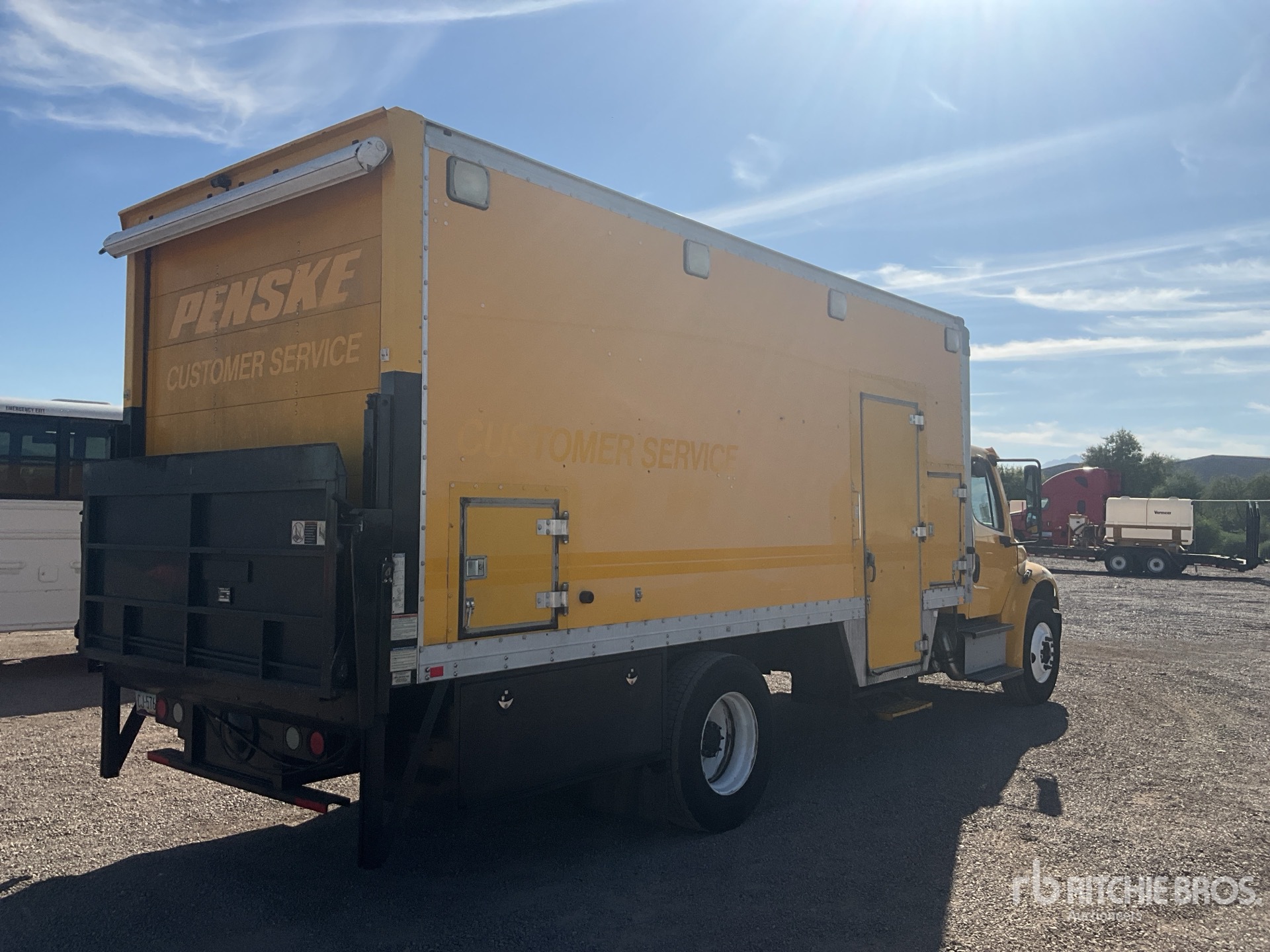 General Appearance with Bild, Ecke hinten rechts