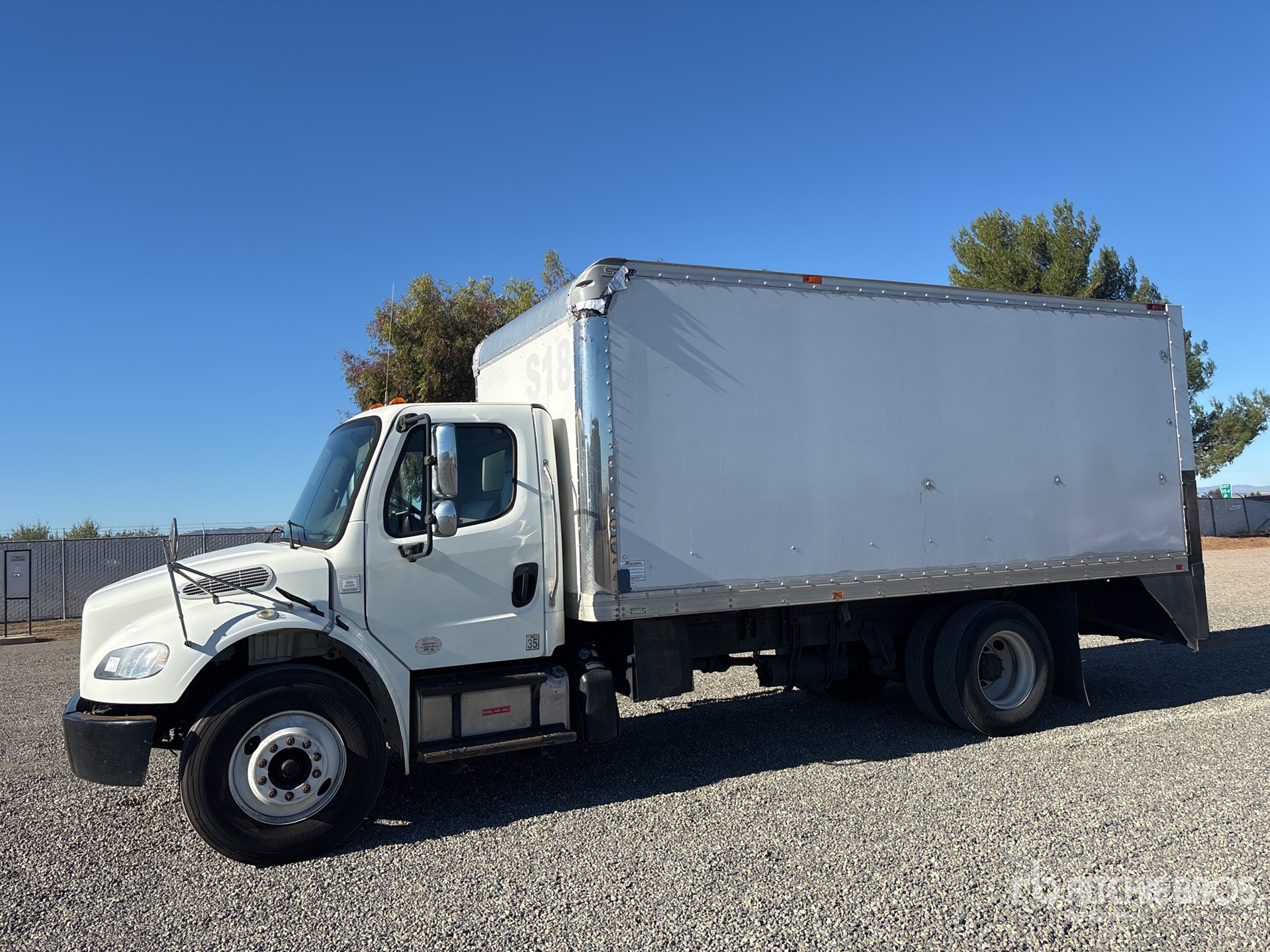 Aspect général with Image, coin avant gauche