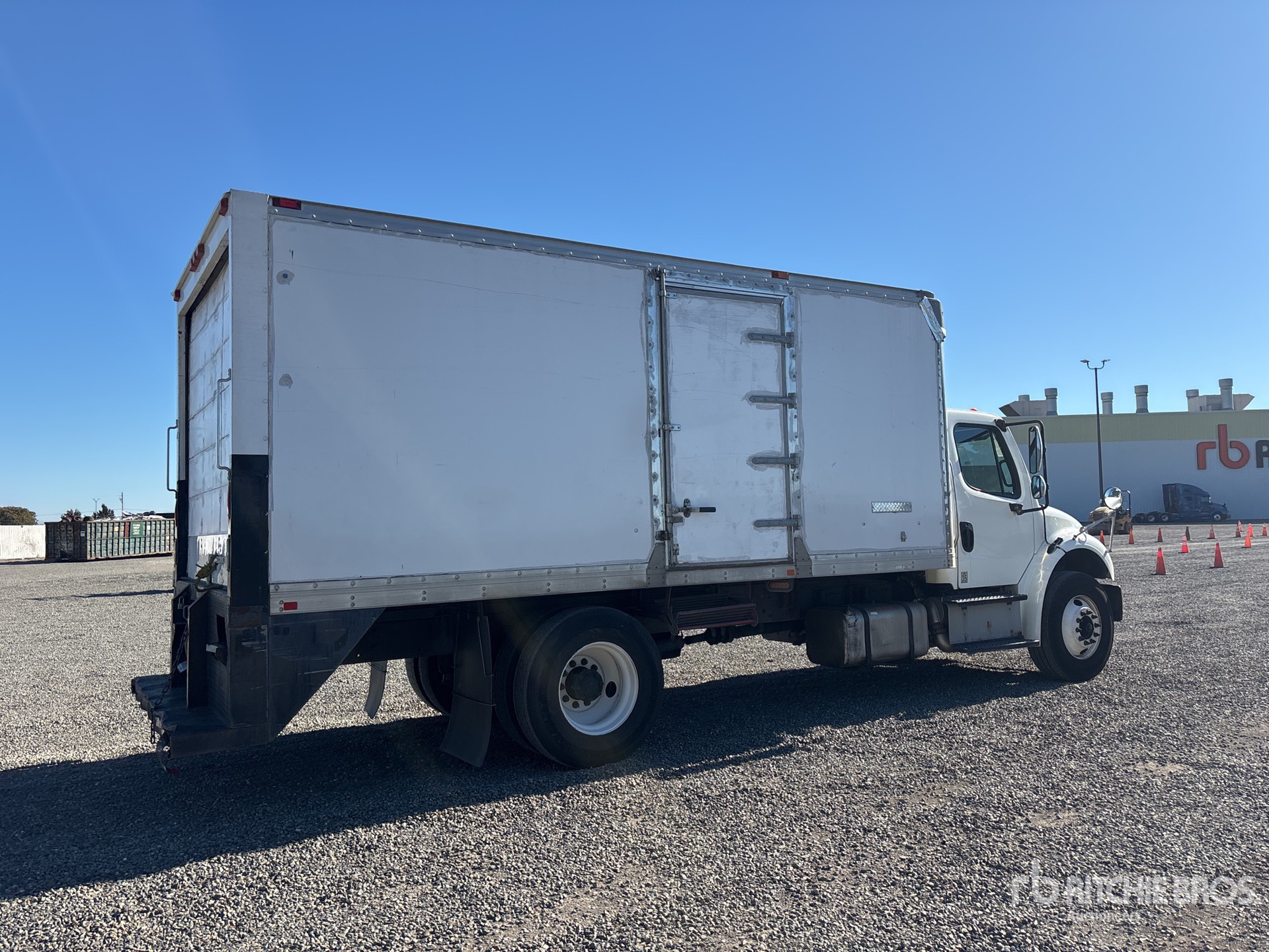 Aspect général with Image, coin arrière droit