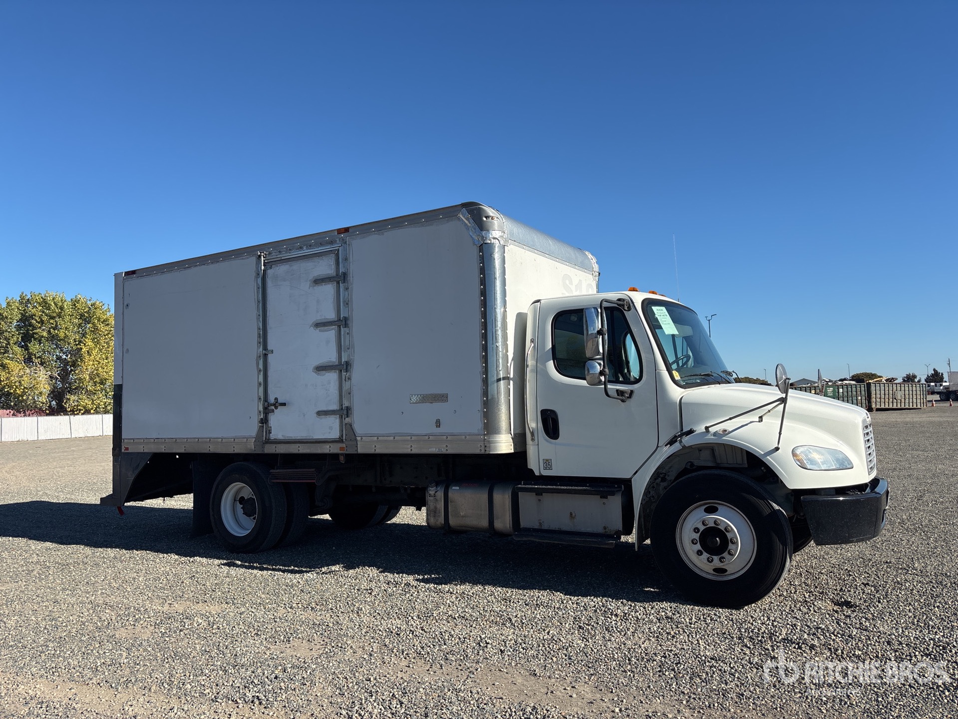 Aspect général with Image, coin avant droit