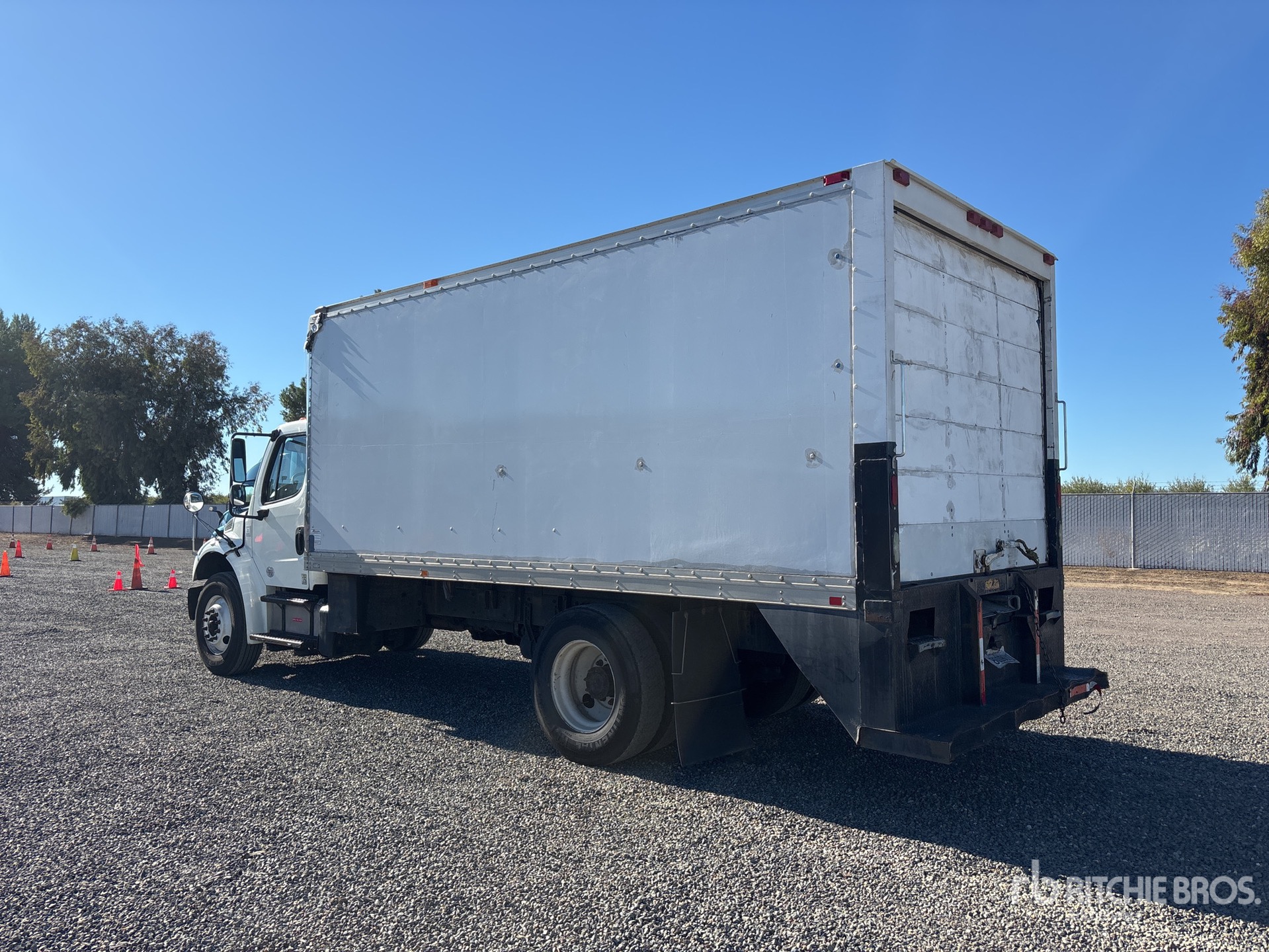 Aspect général with Image, coin arrière gauche