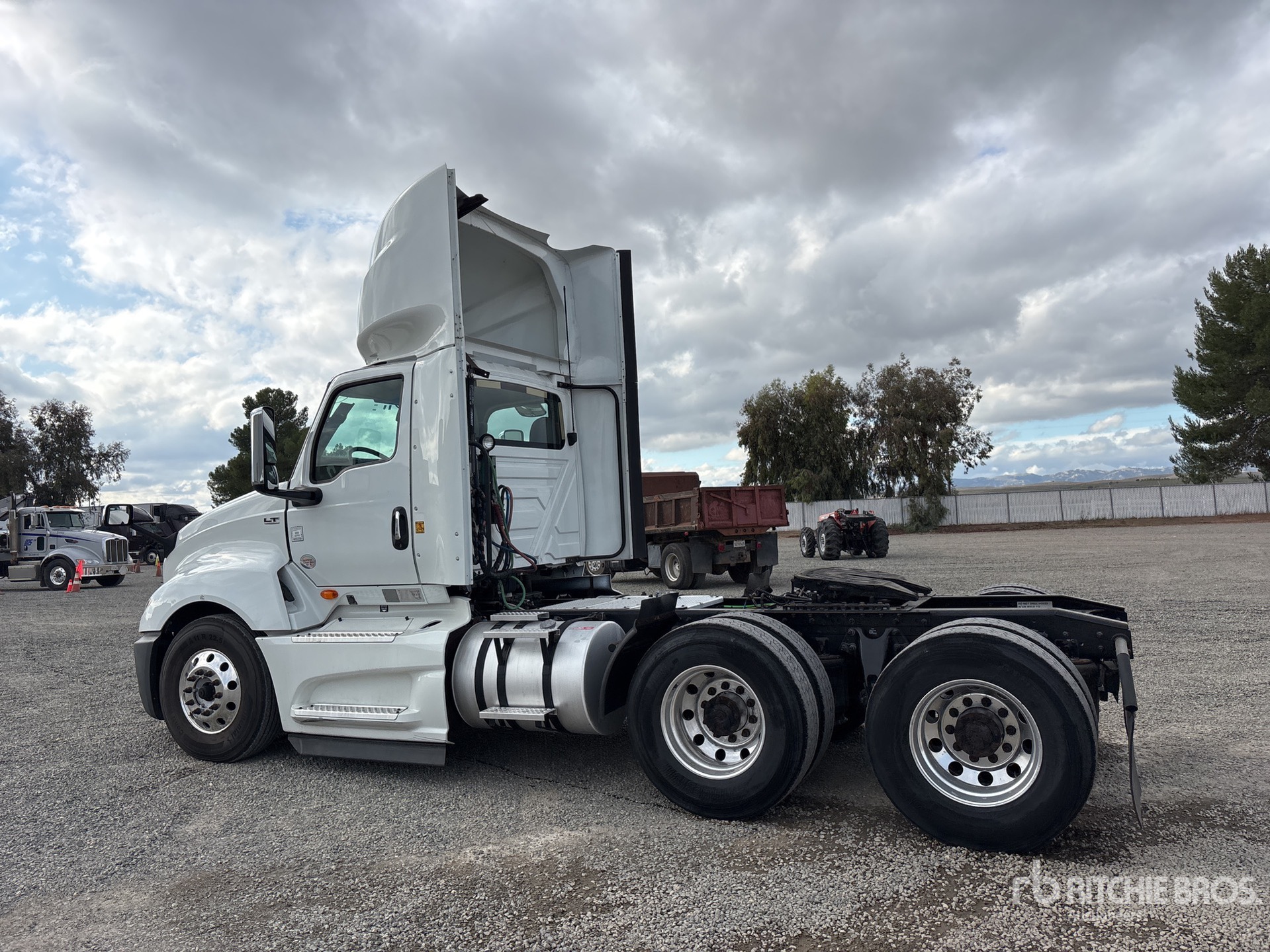 General Appearance with Zdjęcie, lewy dolny róg