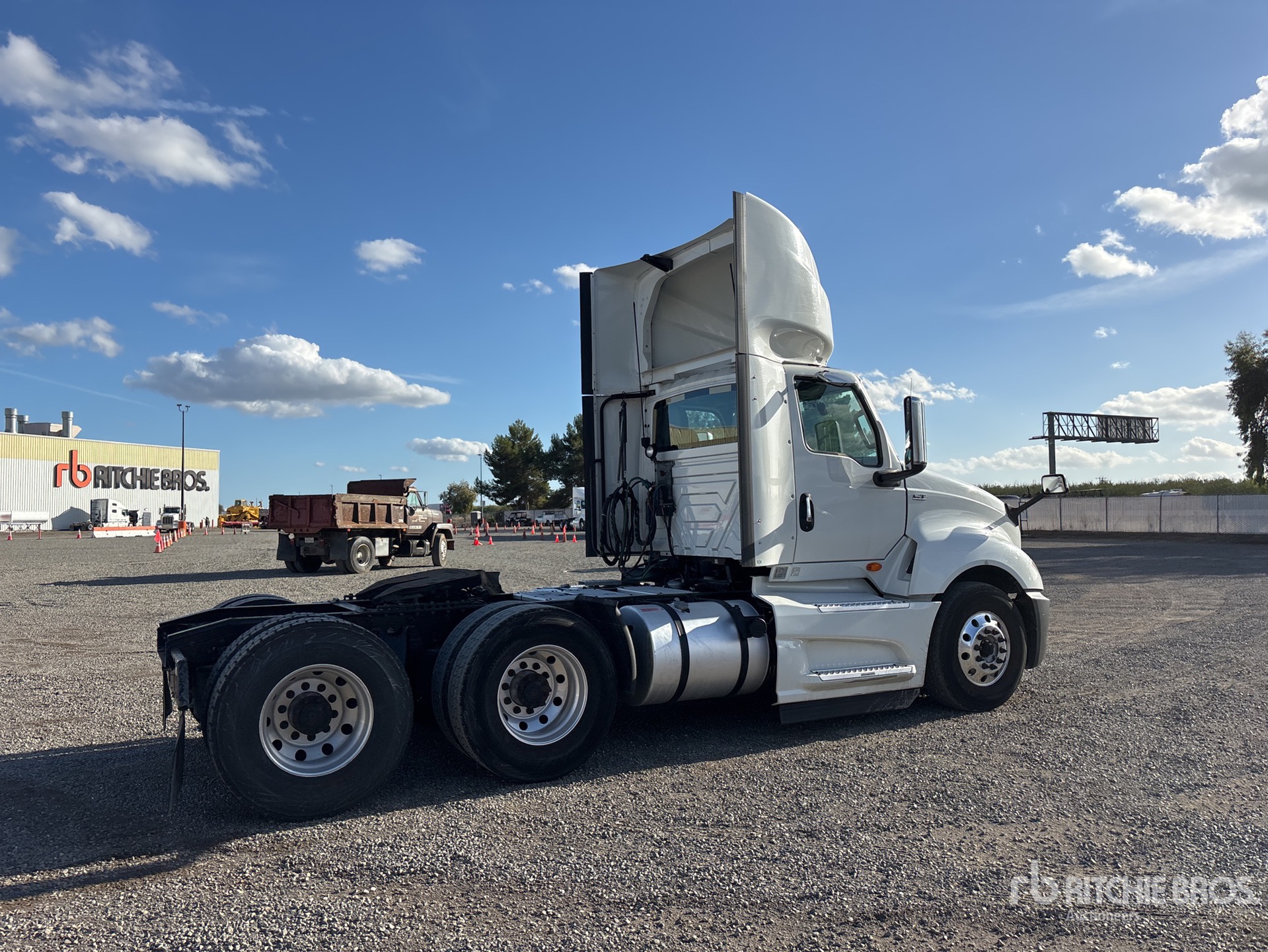 General Appearance with Bild, Ecke hinten rechts