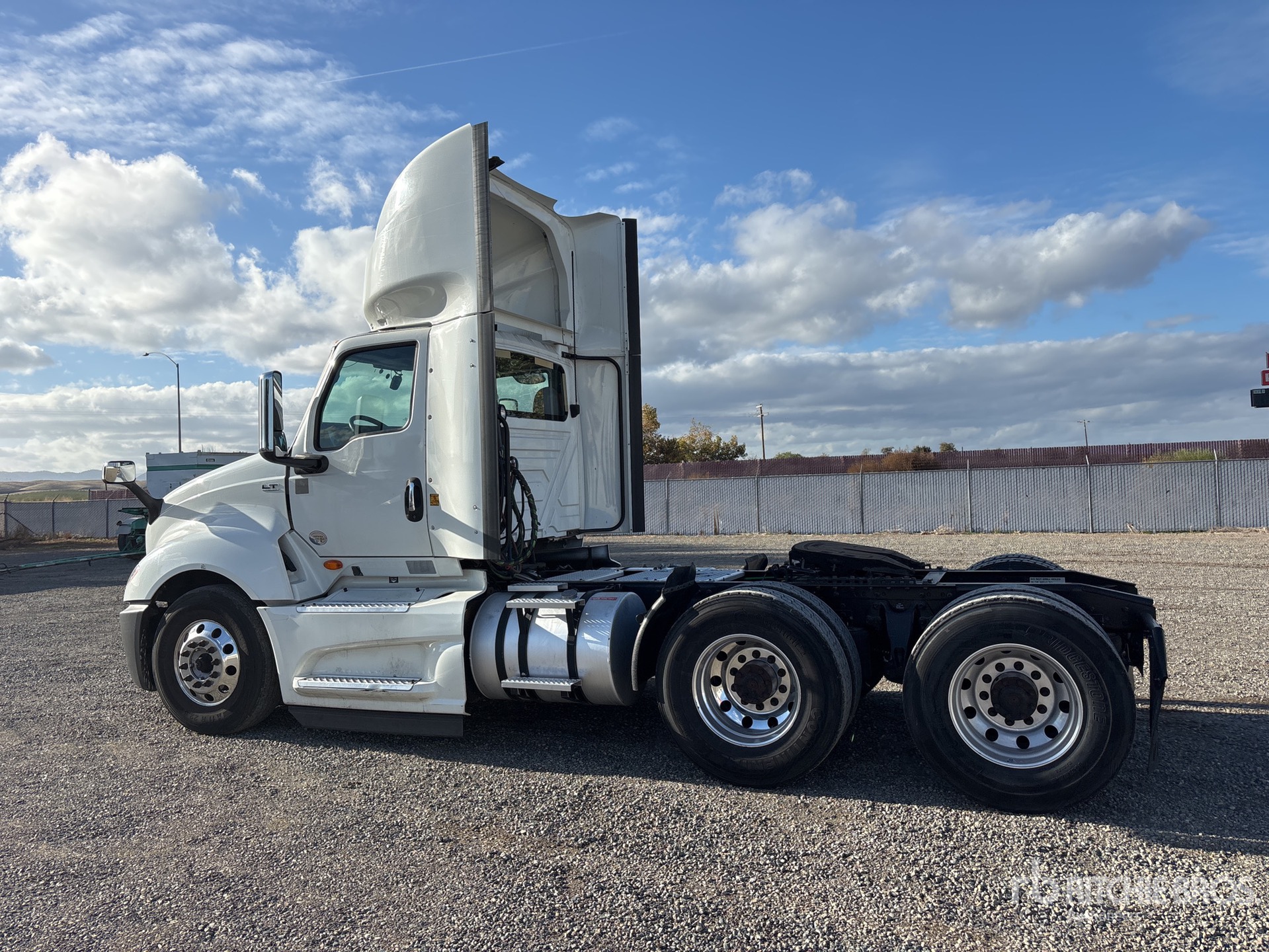 General Appearance with Bild, Ecke hinten links