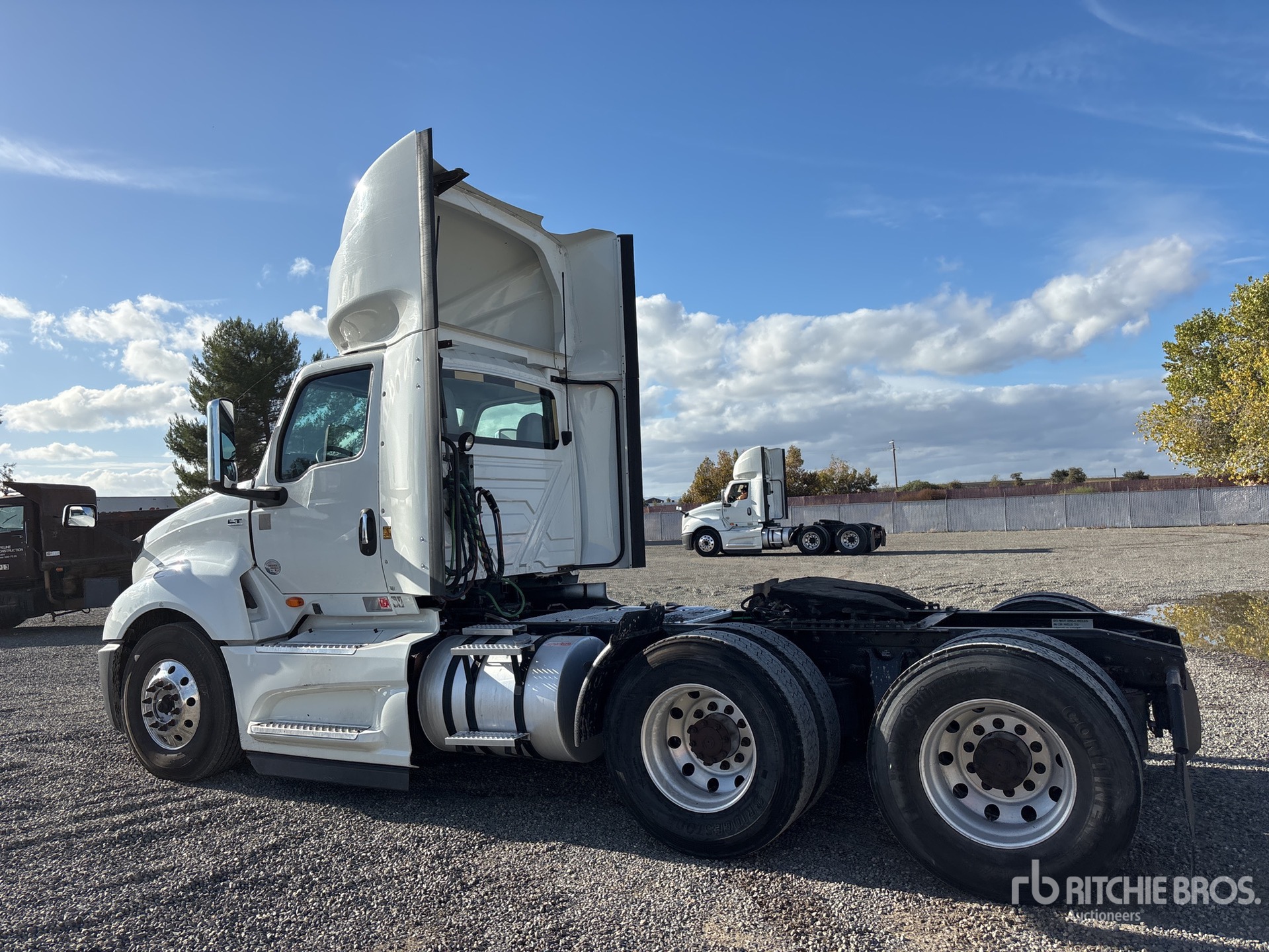 General Appearance with Bild, Ecke hinten links