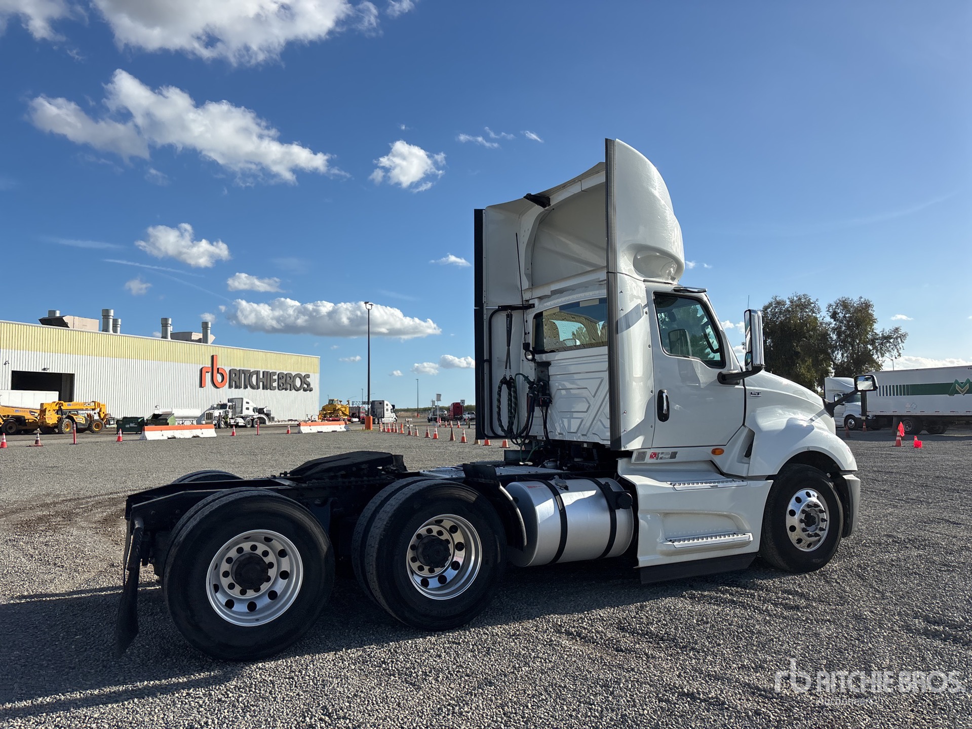 General Appearance with Bild, Ecke hinten rechts