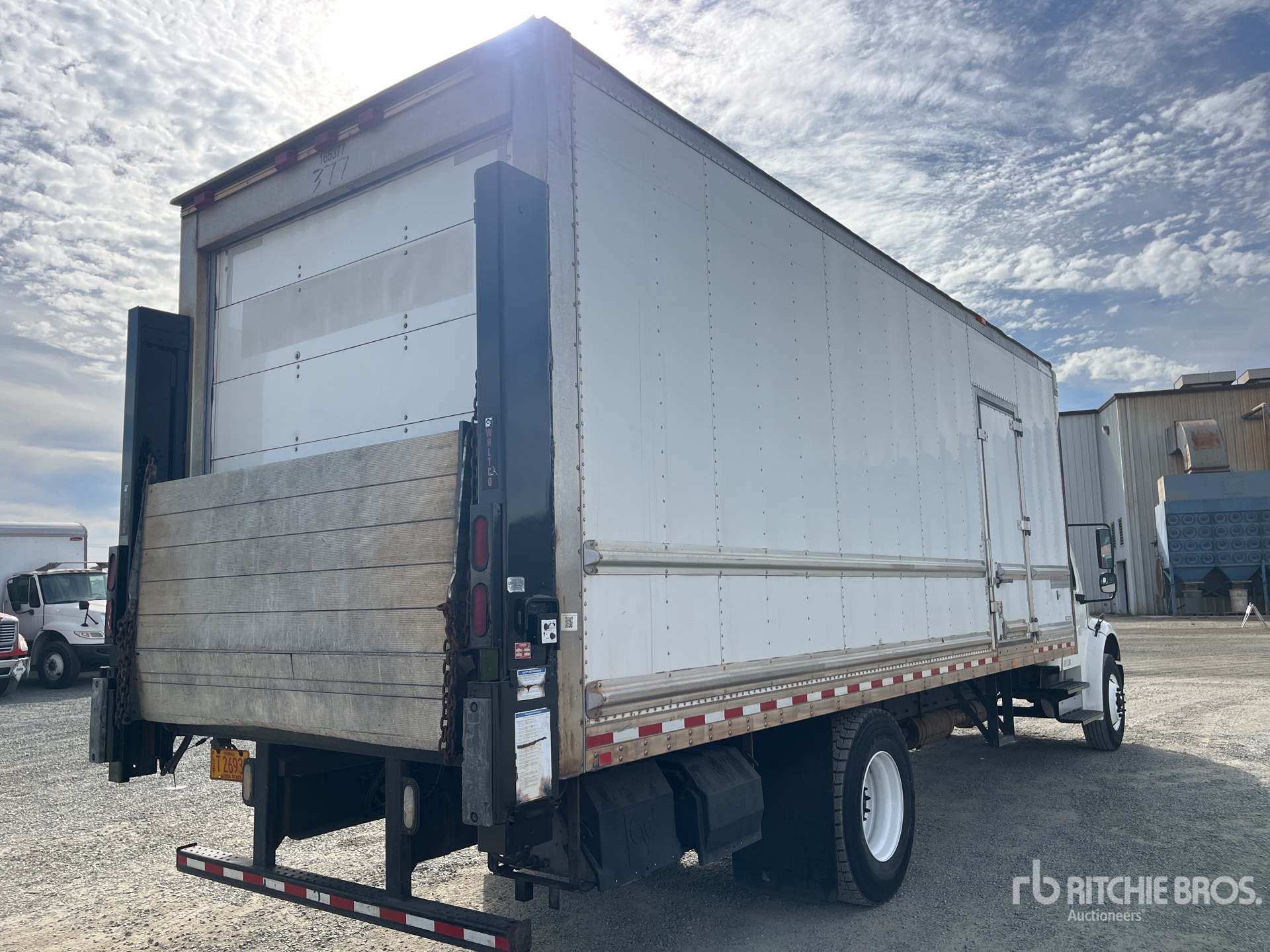 General Appearance with Bild, Ecke hinten rechts