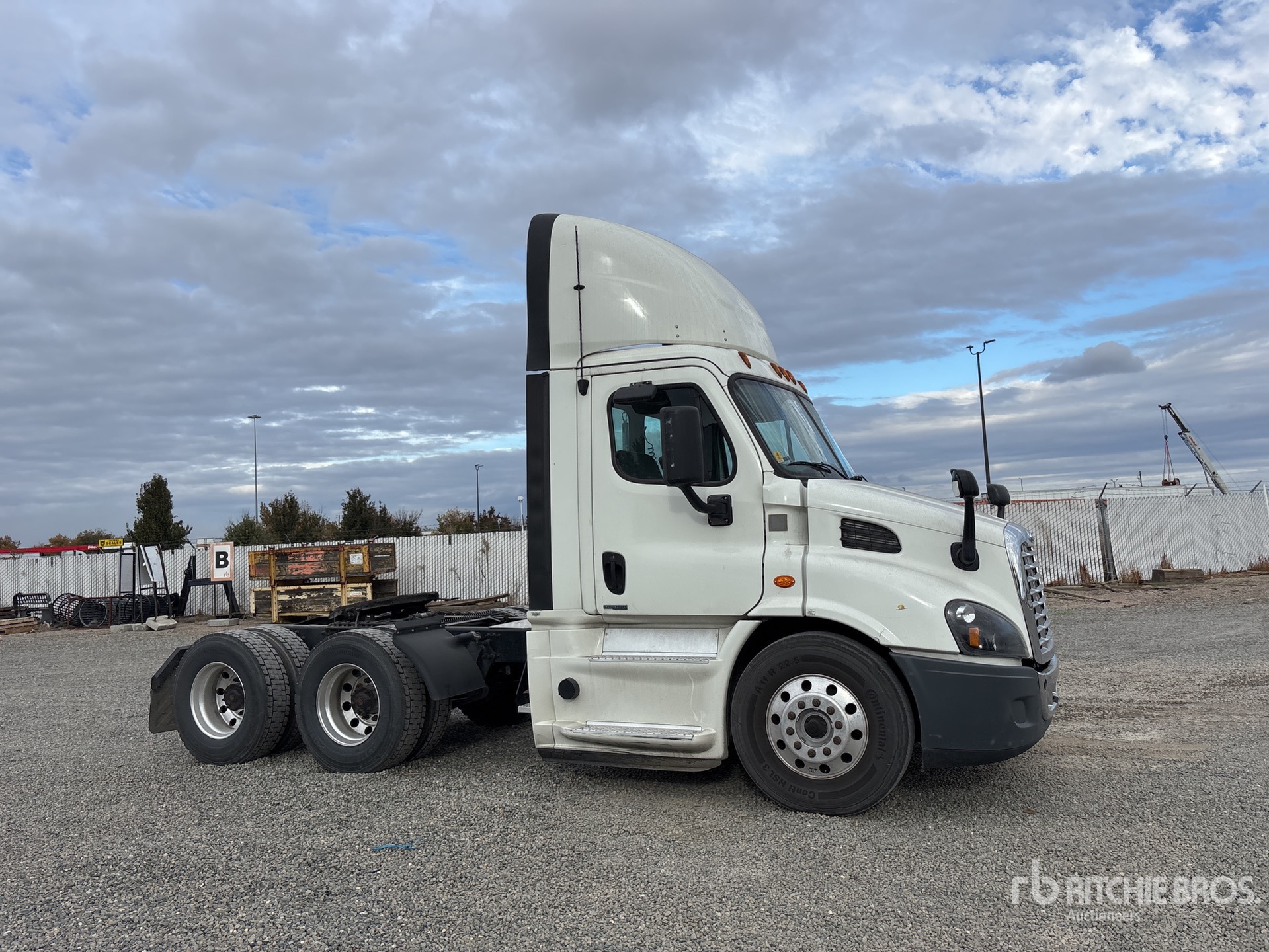 General Appearance with Bild, Ecke vorne rechts