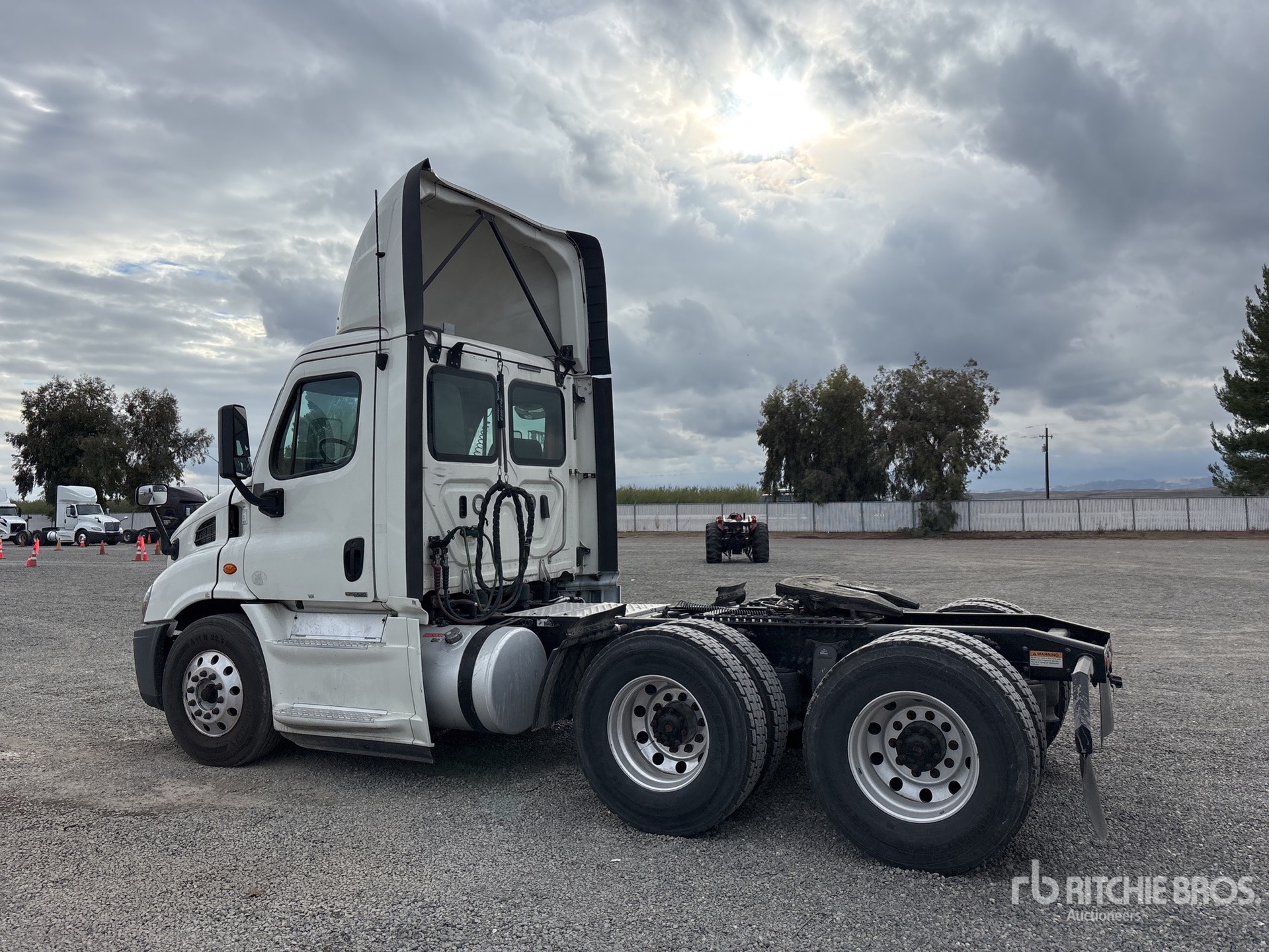 General Appearance with Bild, Ecke hinten links