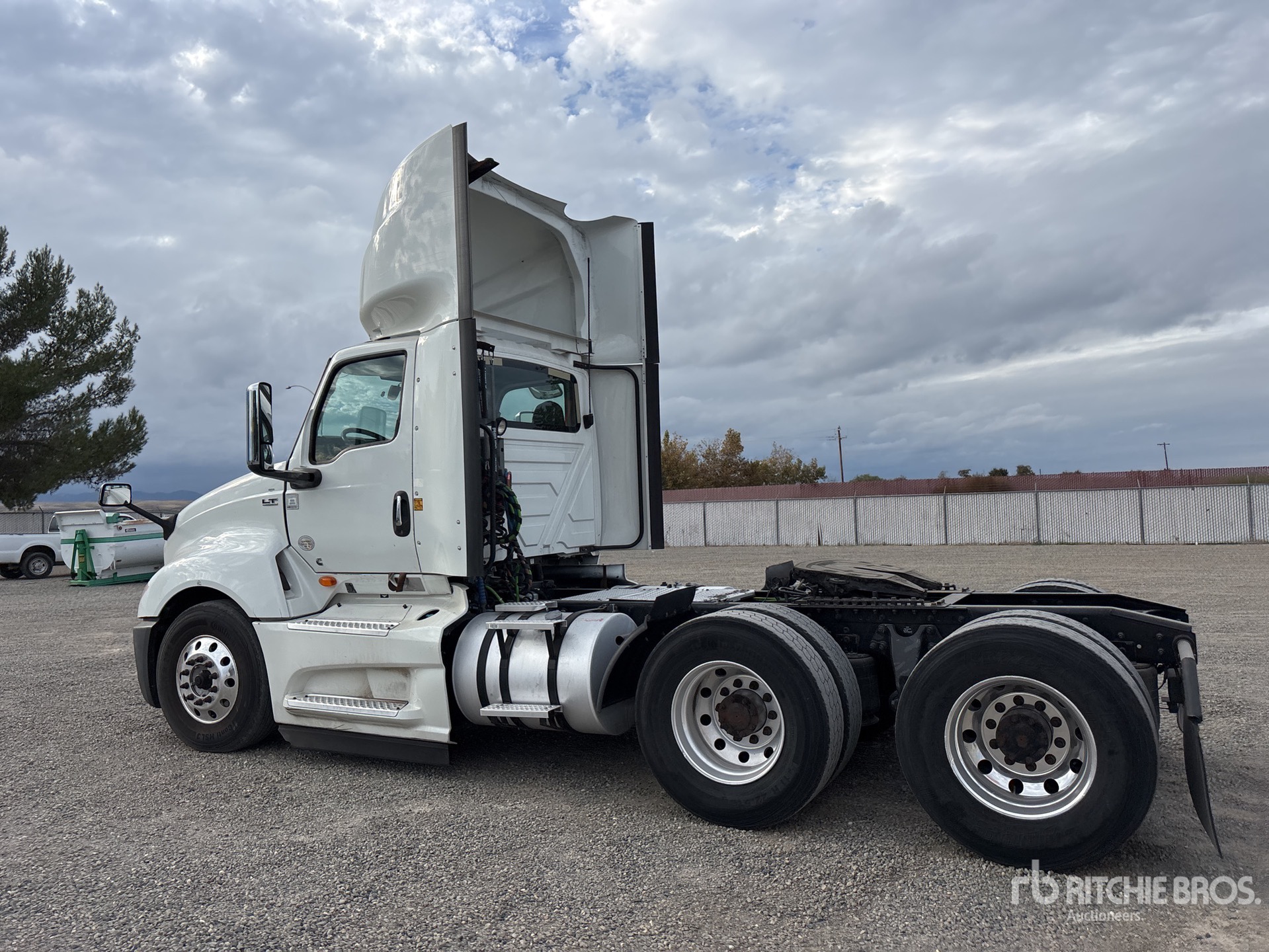 Aspect général with Image, coin arrière gauche