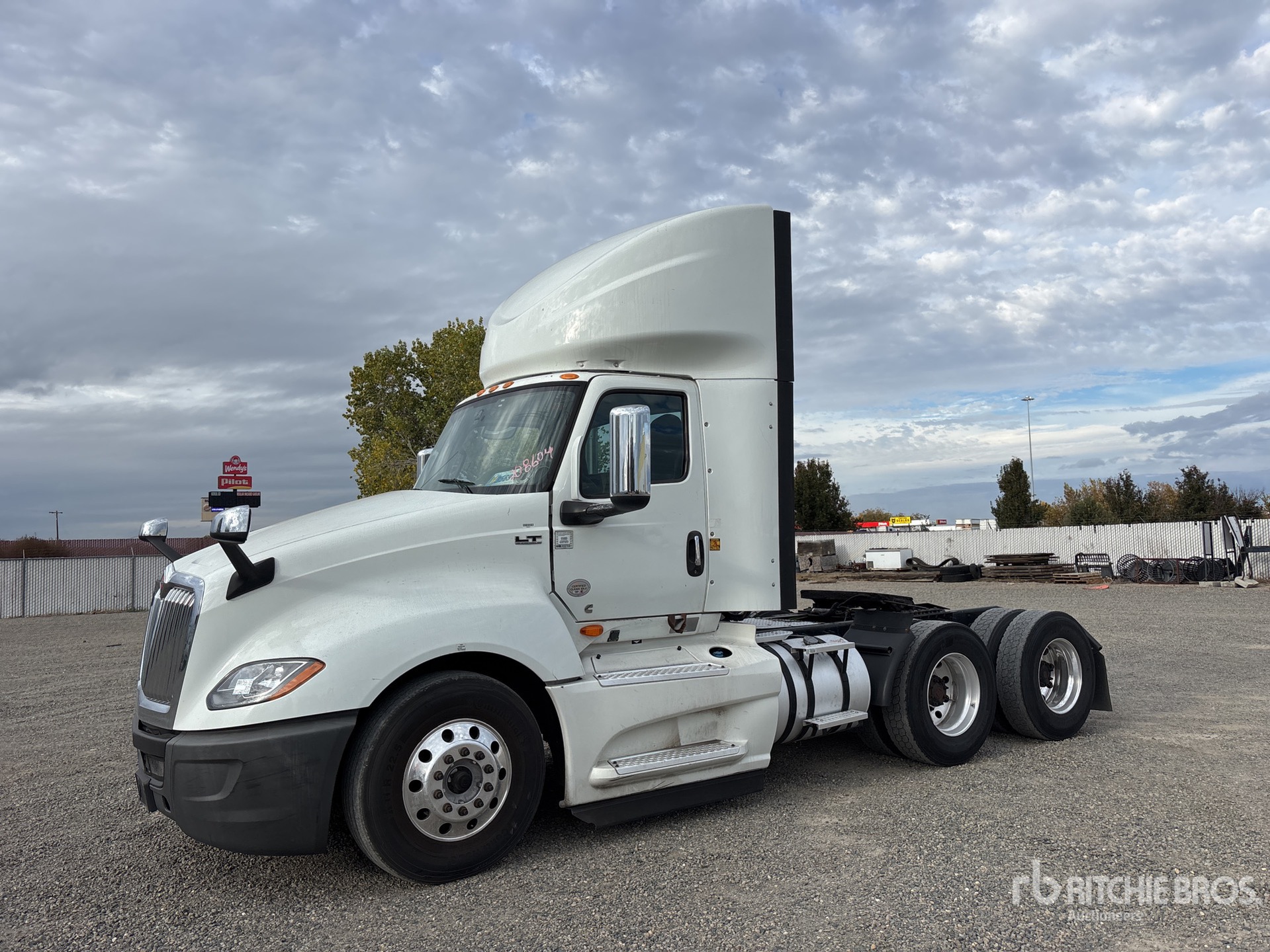 Aspect général with Image, coin avant gauche