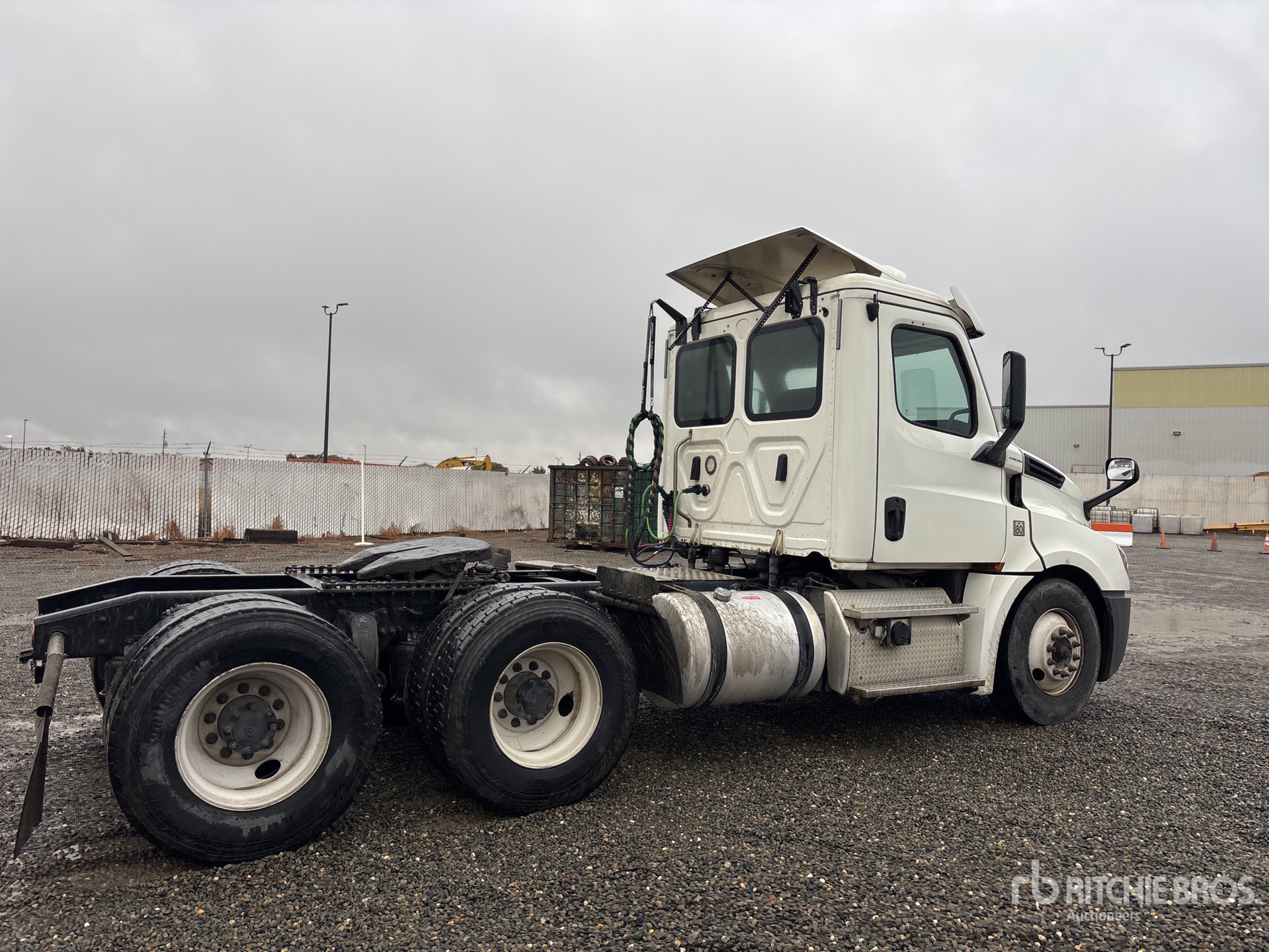 General Appearance with Bild, Ecke hinten rechts