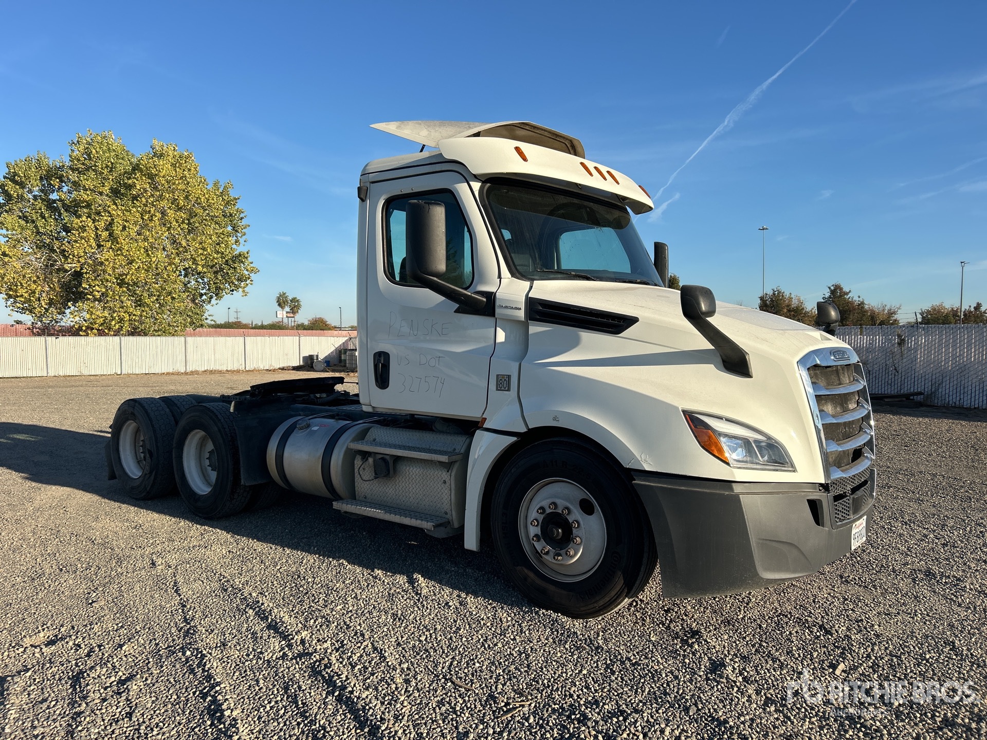 General Appearance with Foto, angolo anteriore destro