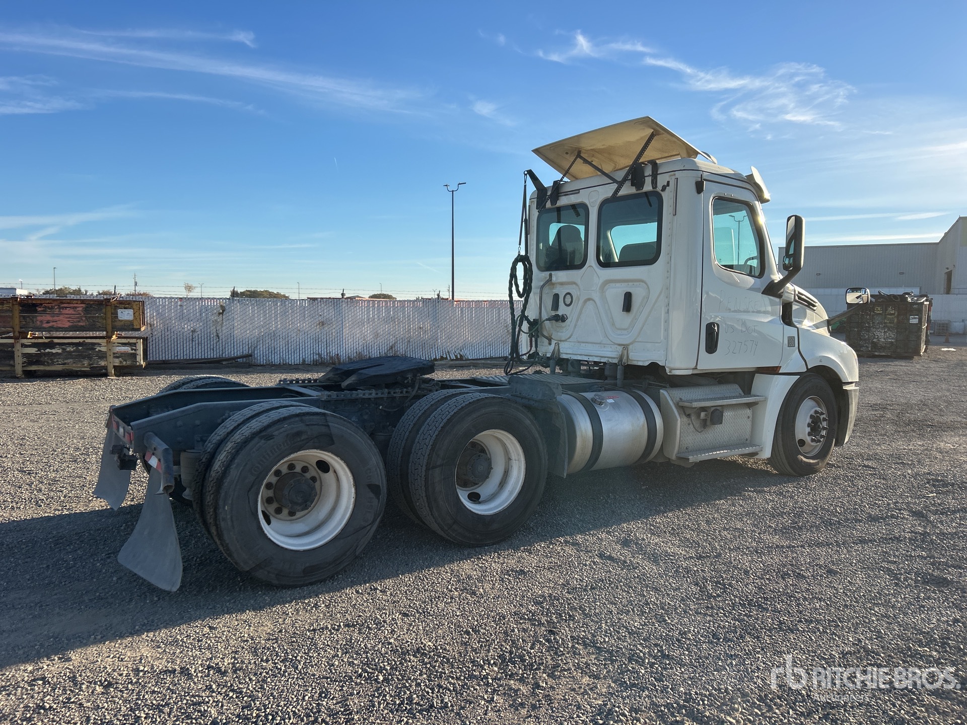 General Appearance with Foto, angolo anteriore sinistro