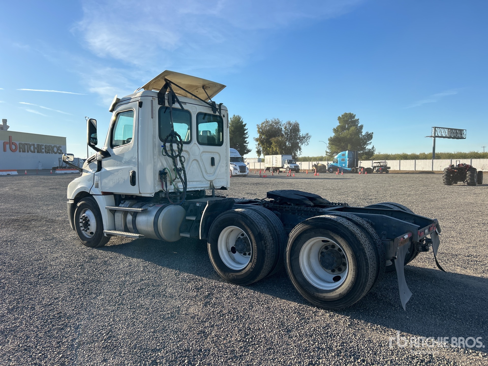 General Appearance with Foto, angolo posteriore sinistro