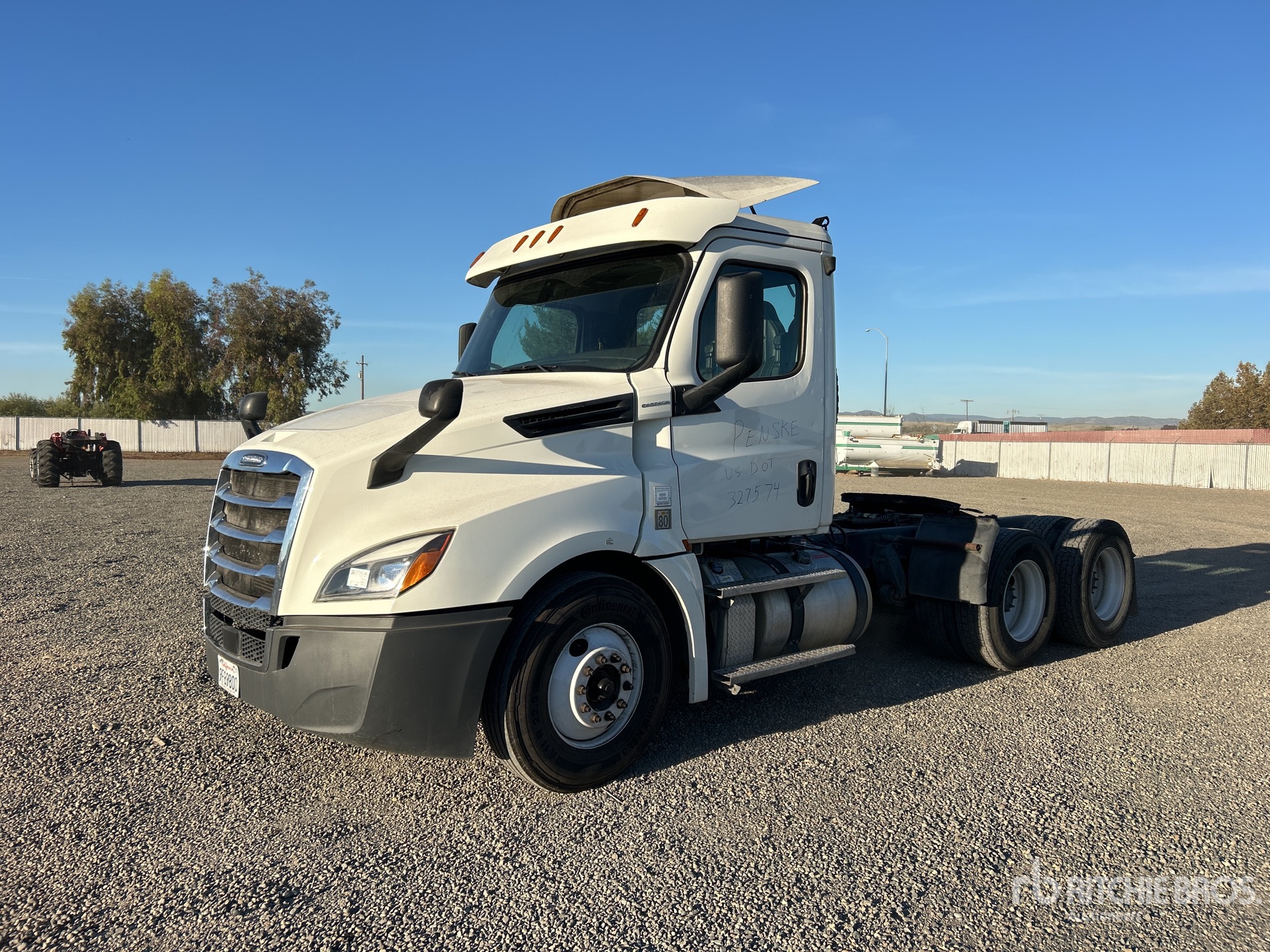 General Appearance with Foto, angolo anteriore sinistro