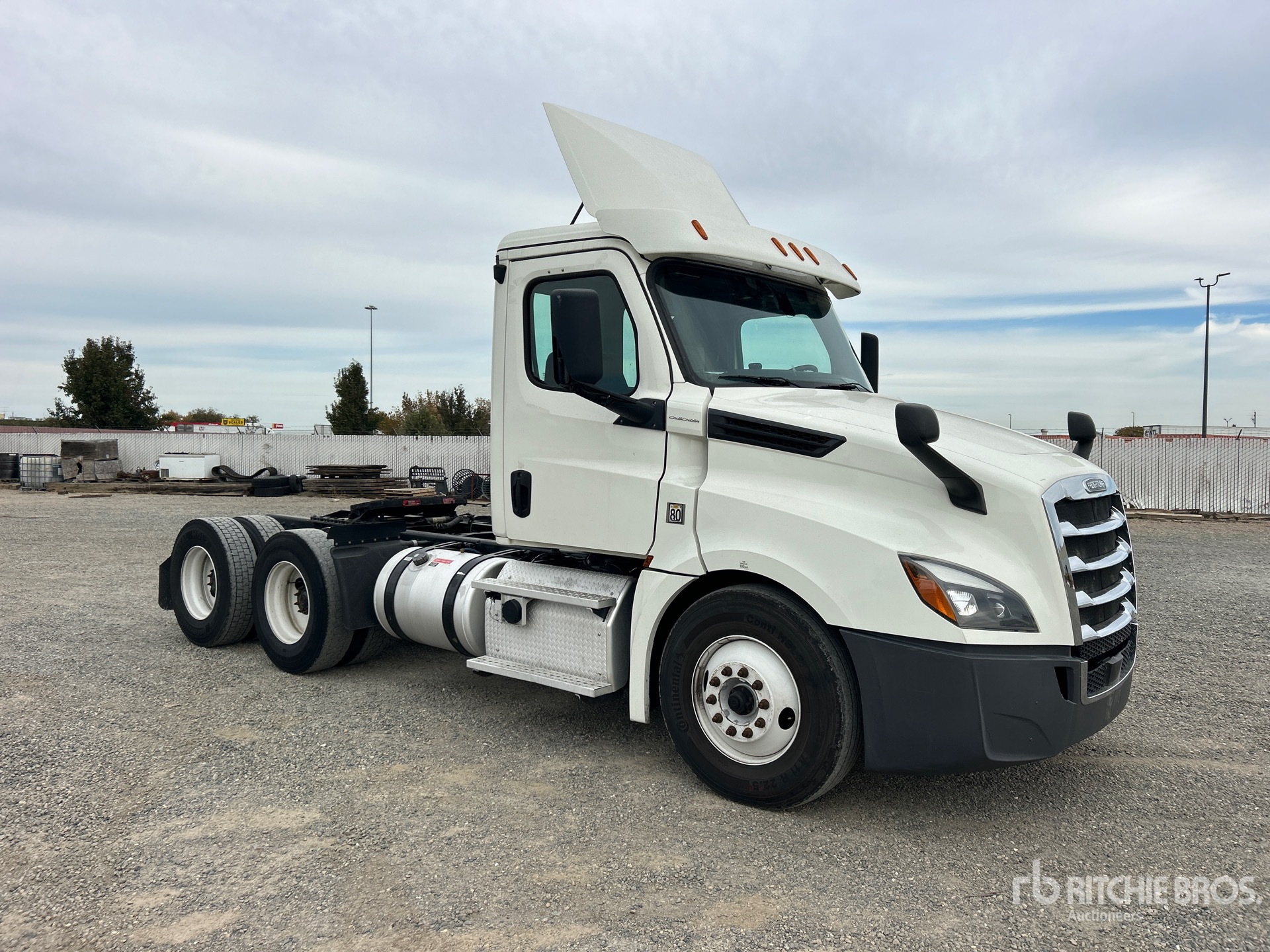 General Appearance with Image, coin avant droit