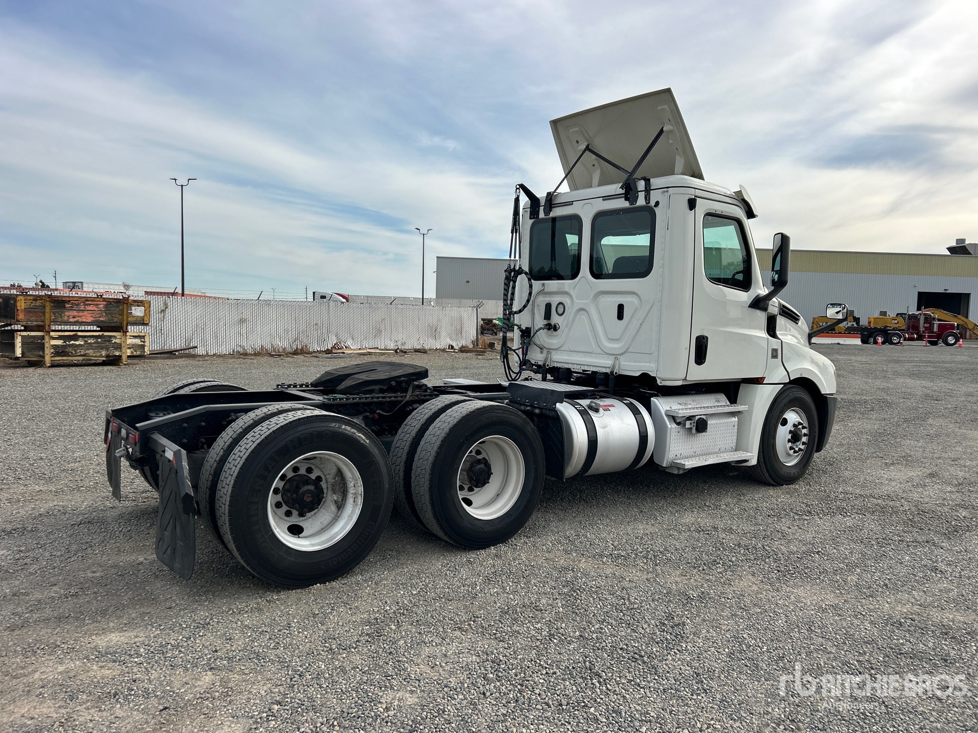 General Appearance with Imagen: esquina trasera derecha