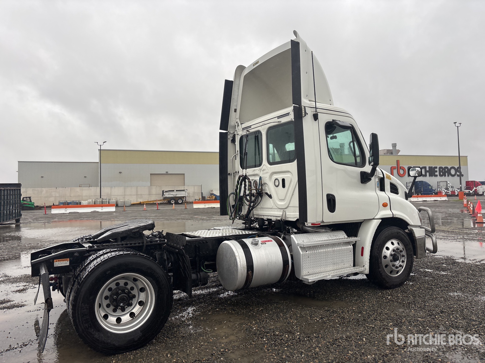 General Appearance with Imagen: esquina trasera derecha