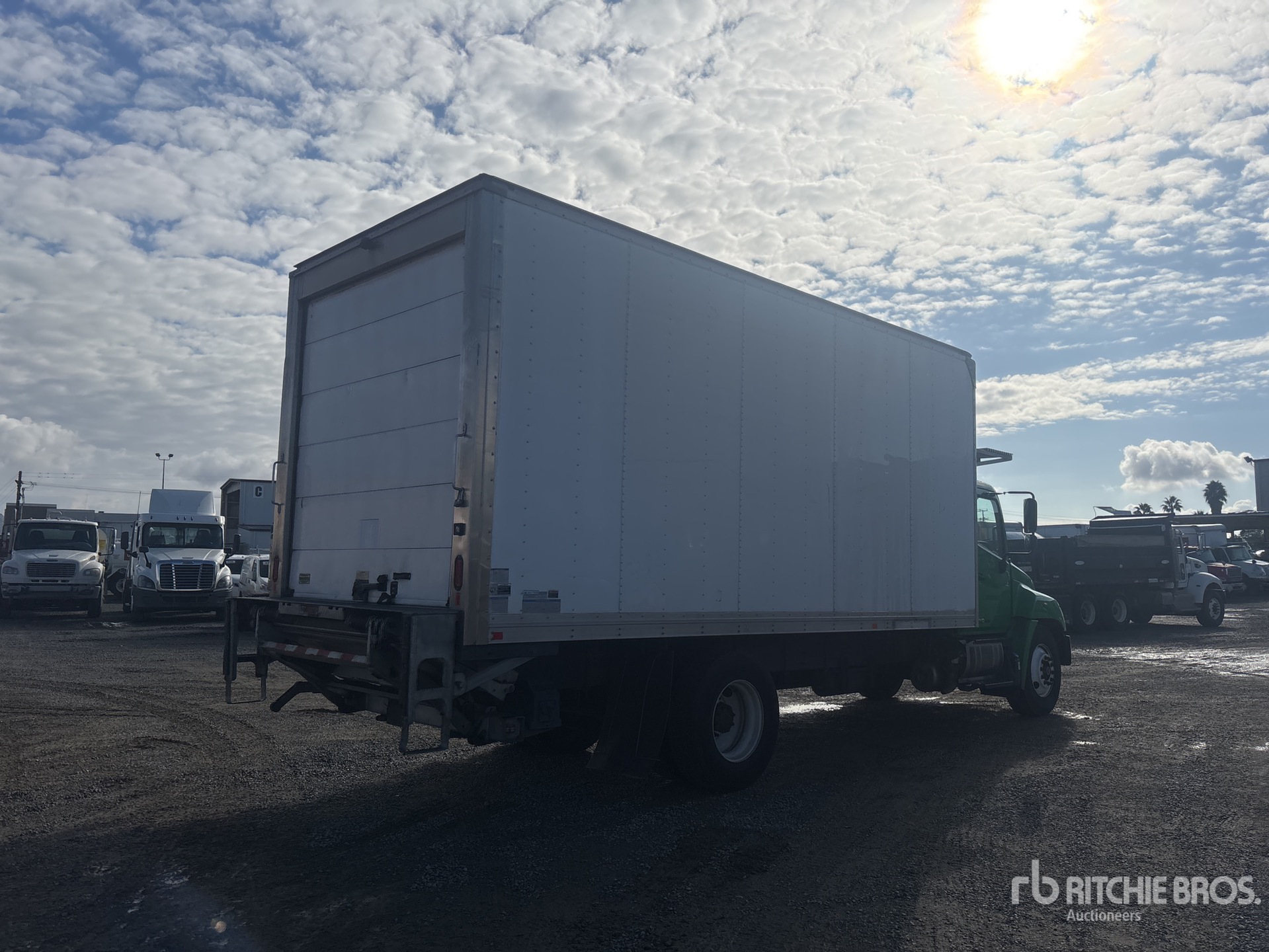 General Appearance with Imagen: esquina trasera derecha