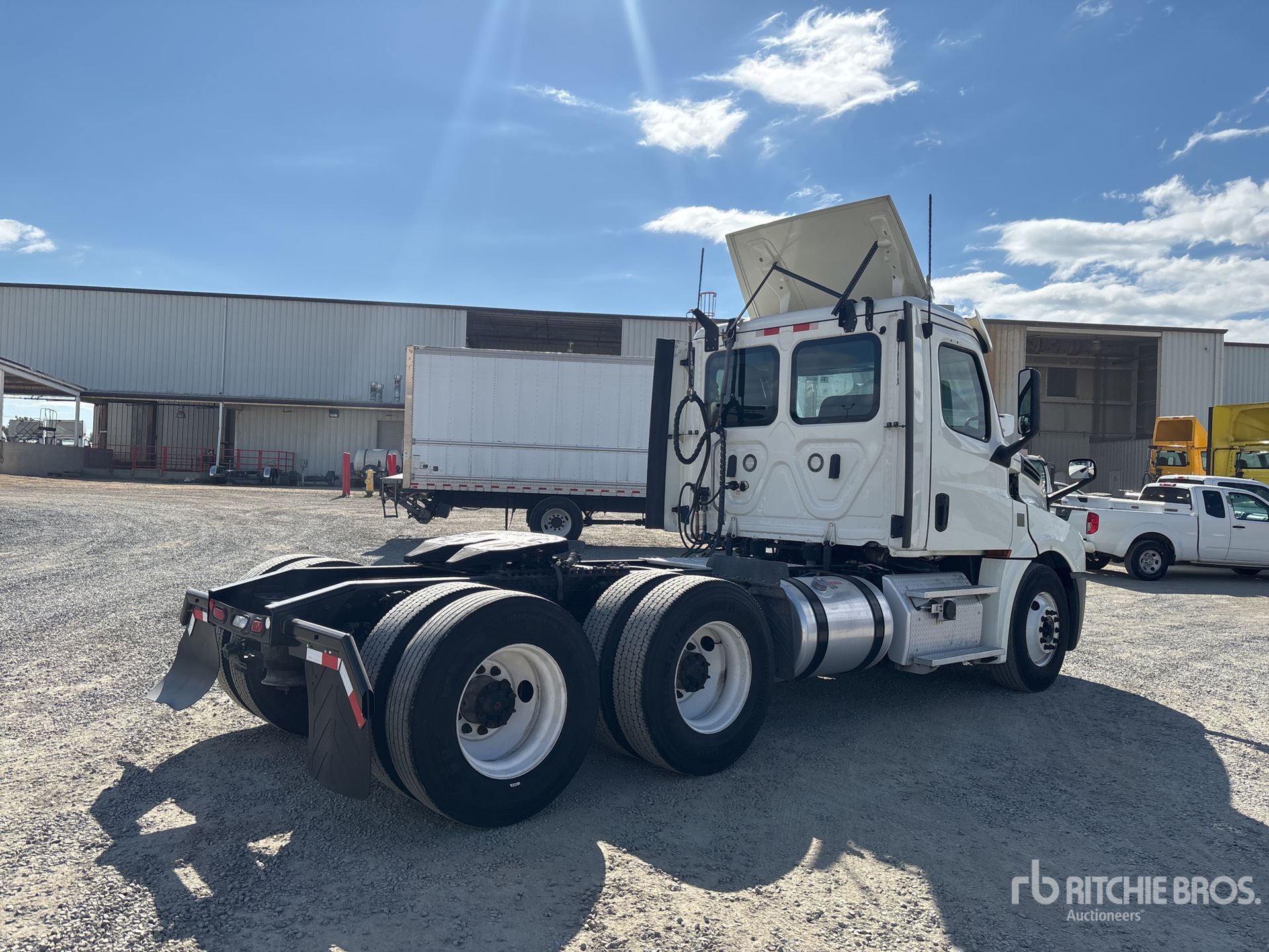 General Appearance with Foto, angolo anteriore sinistro