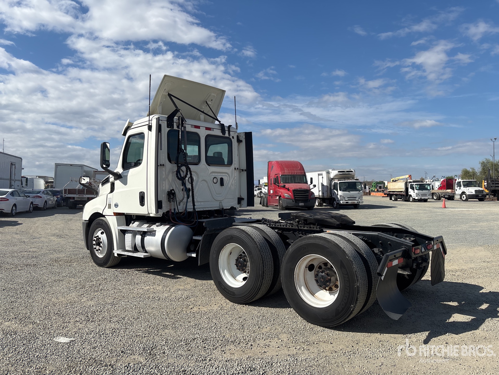 General Appearance with Foto, angolo posteriore sinistro