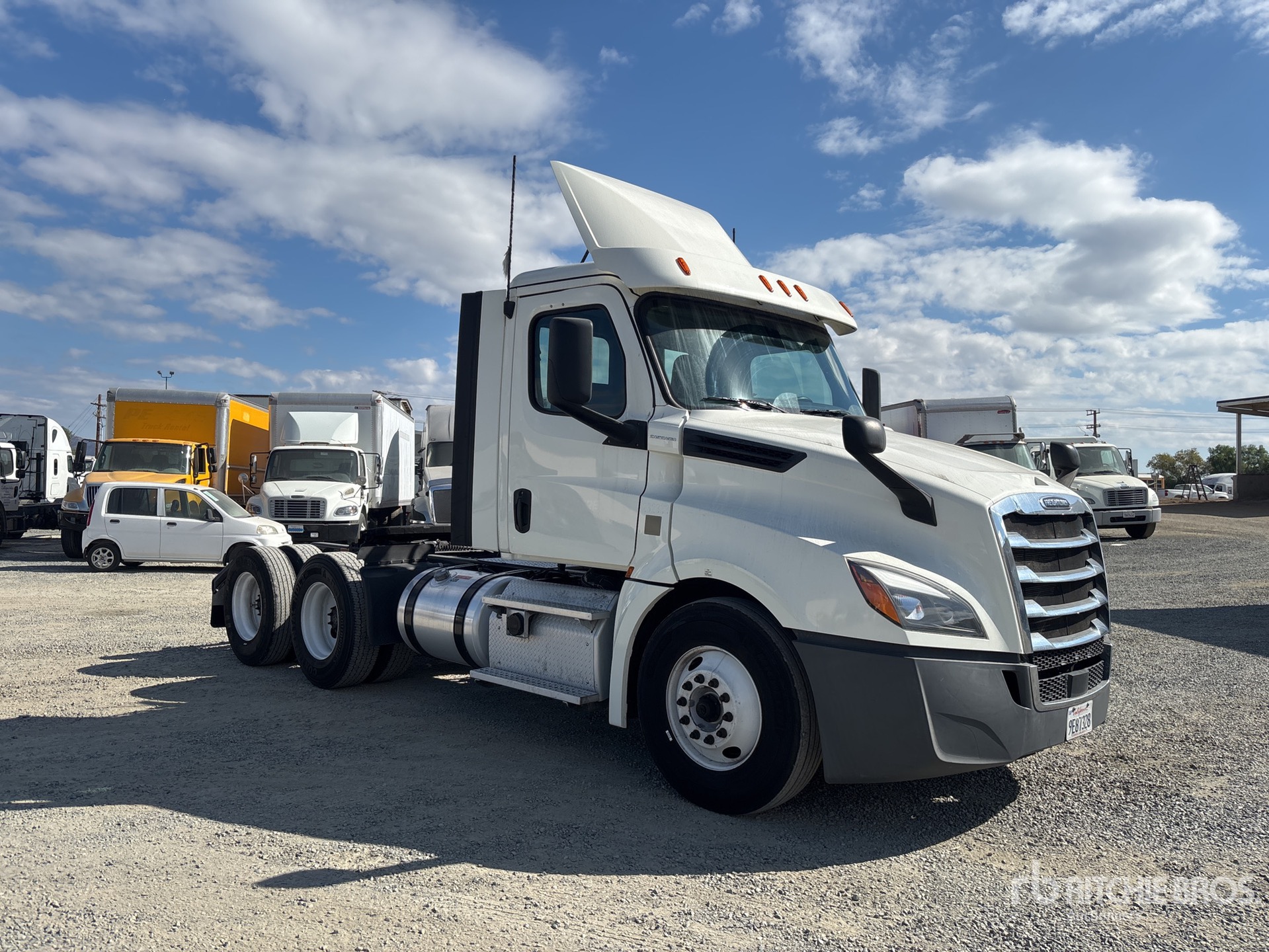 General Appearance with Foto, angolo anteriore destro