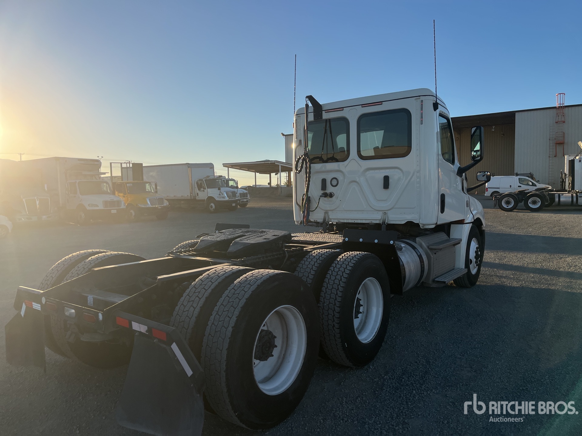 General Appearance with Imagen: esquina trasera derecha