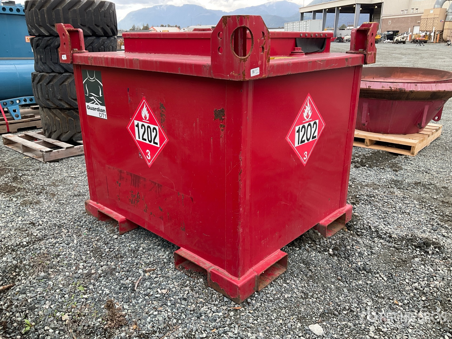 General Appearance with Picture, Right Rear Corner