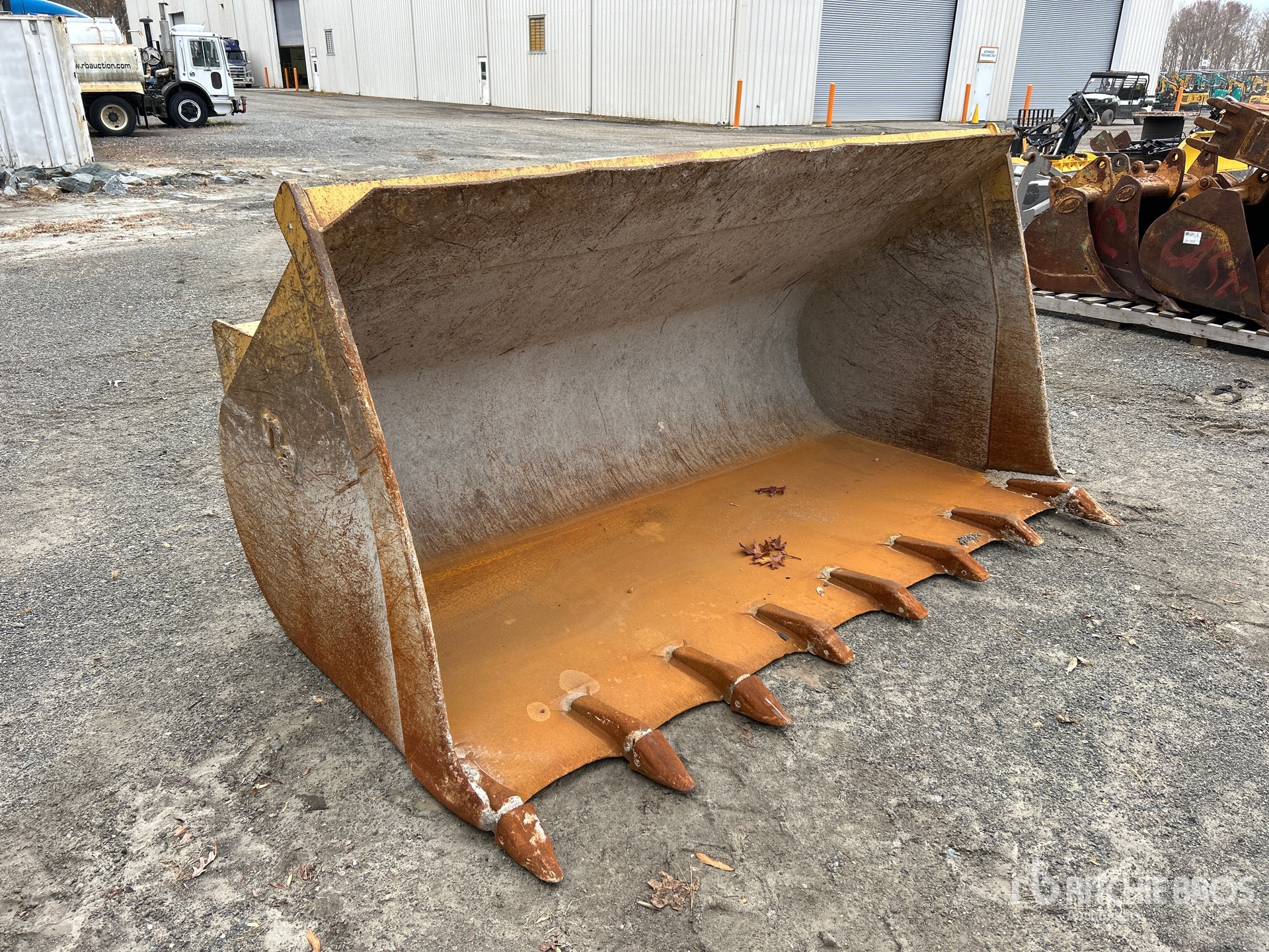 General Appearance with Bild, Ecke vorne rechts