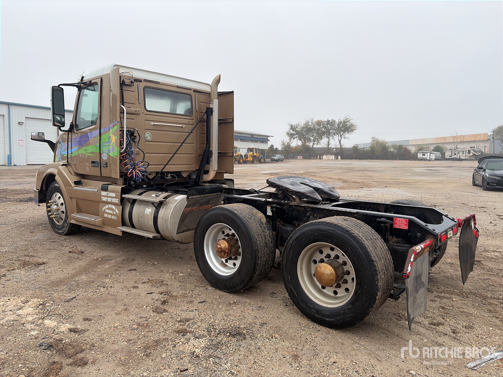 General Appearance with Foto, angolo posteriore sinistro