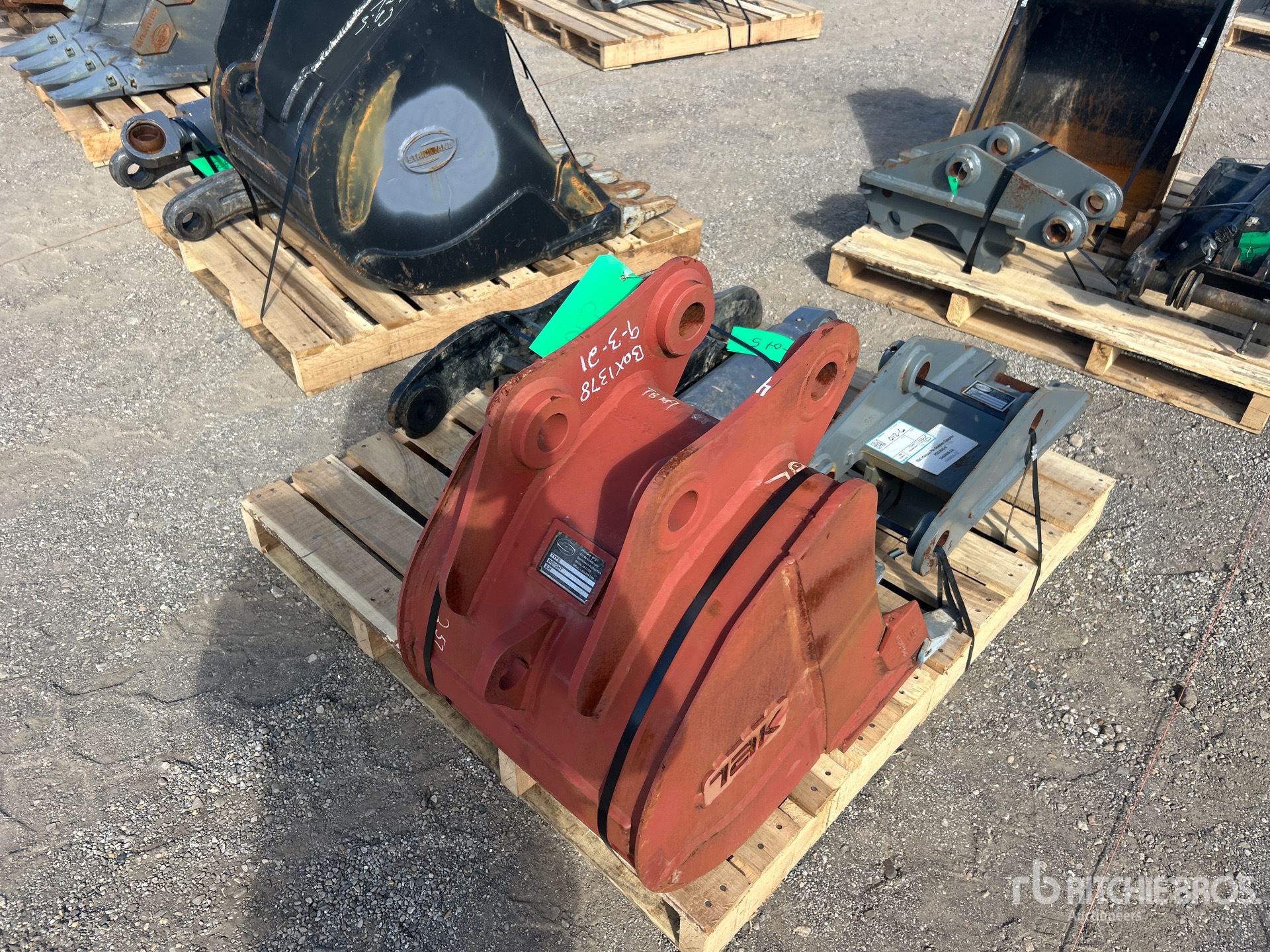 General Appearance with Foto, angolo anteriore sinistro