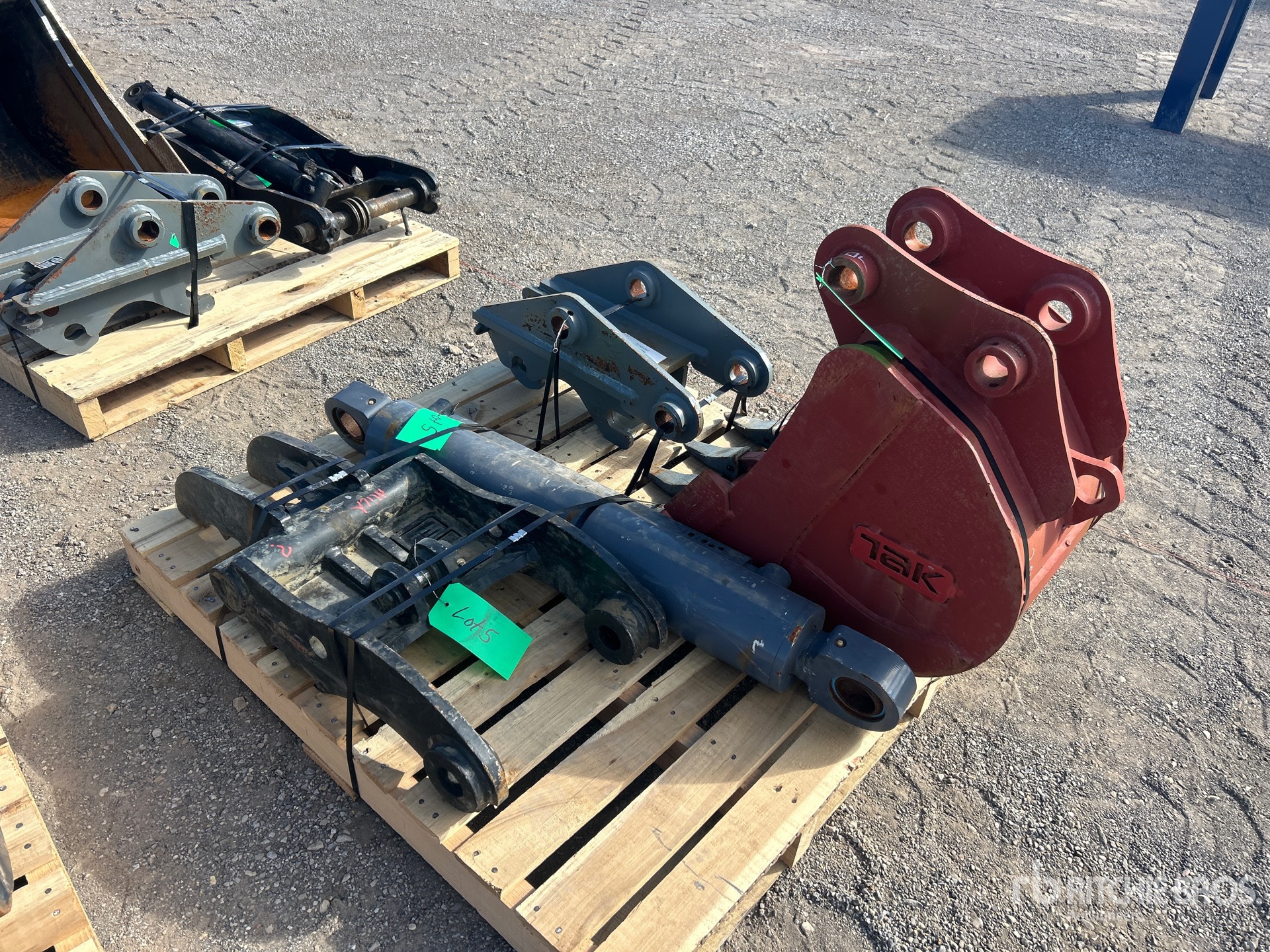 General Appearance with Foto, angolo posteriore sinistro