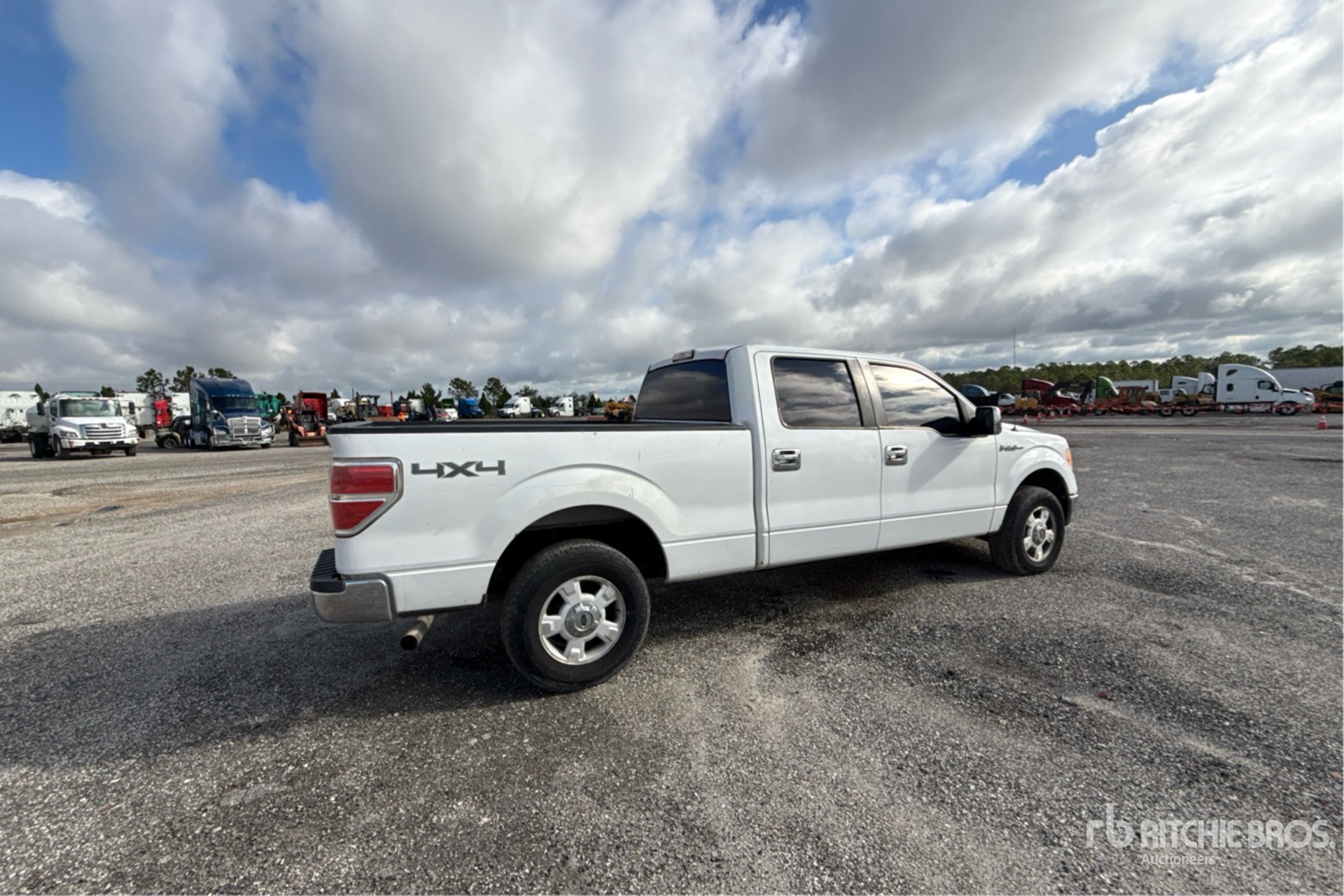 Aspect général with Image, coin arrière droit