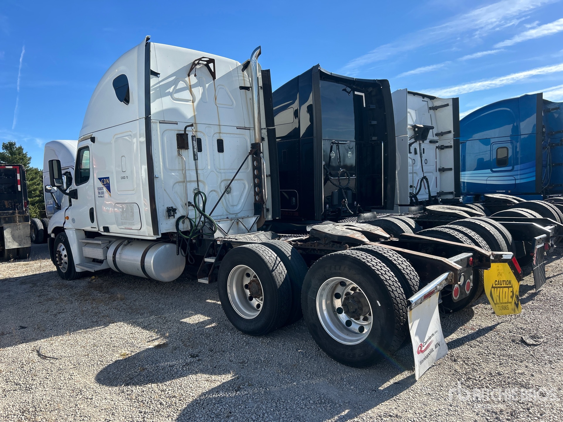 General Appearance with Foto, angolo posteriore sinistro