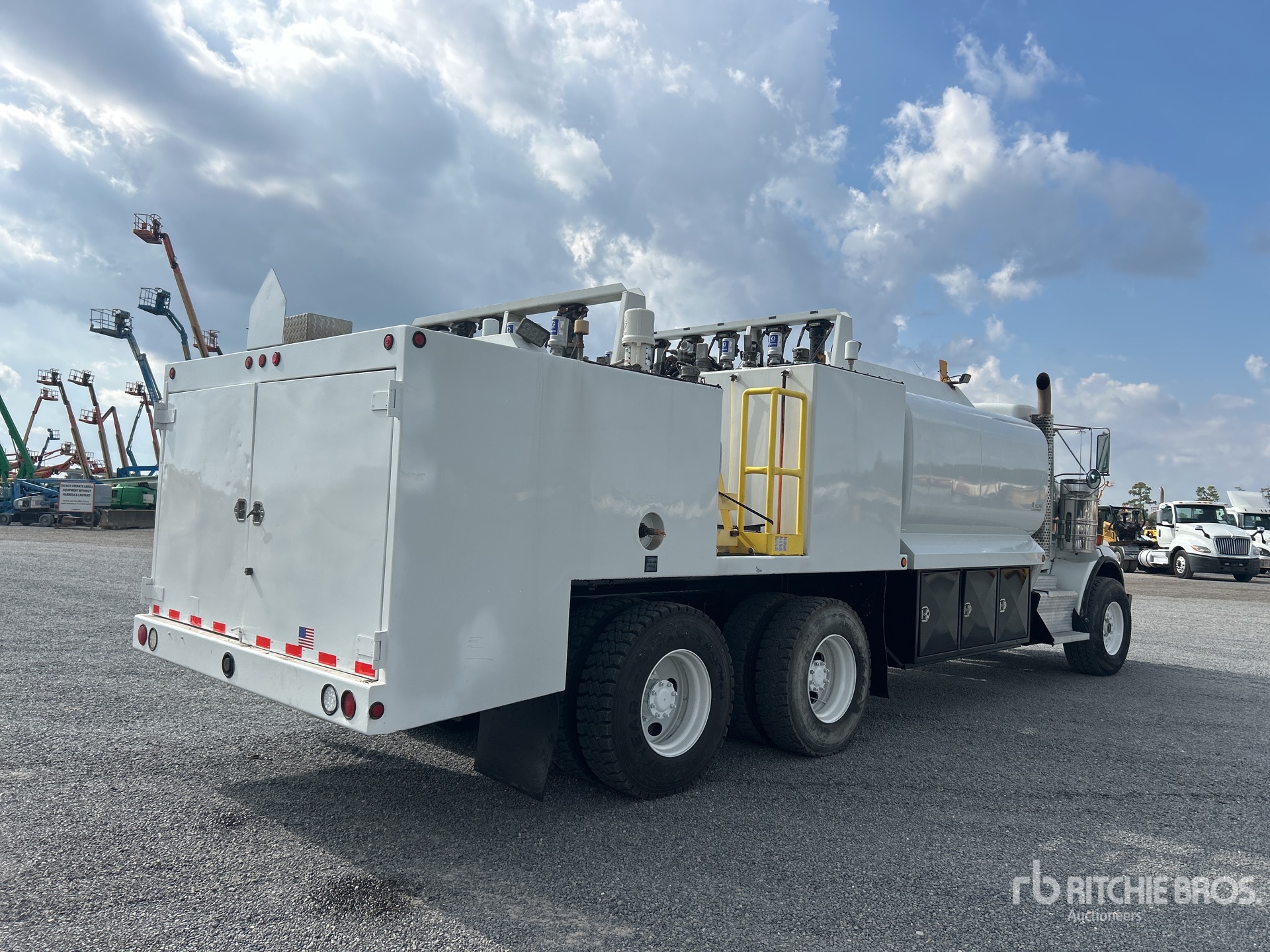 General Appearance with Foto, angolo anteriore sinistro