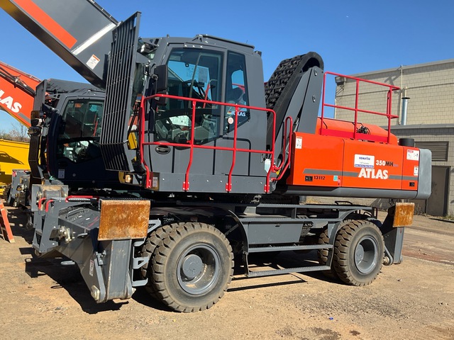 2022 (unverified) Atlas 300 MH Wheel Material Handler