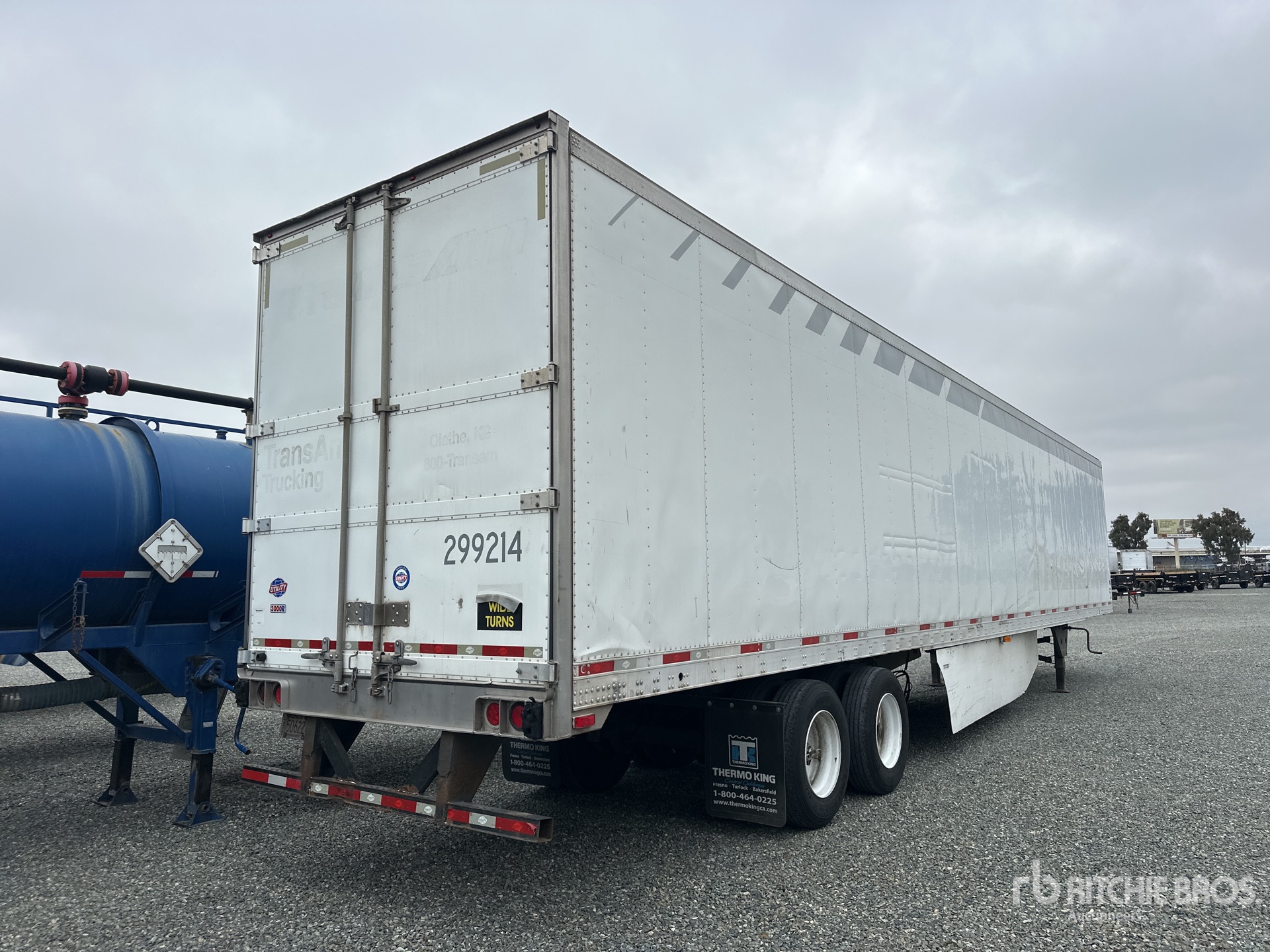 Aspect général with Image, coin arrière droit