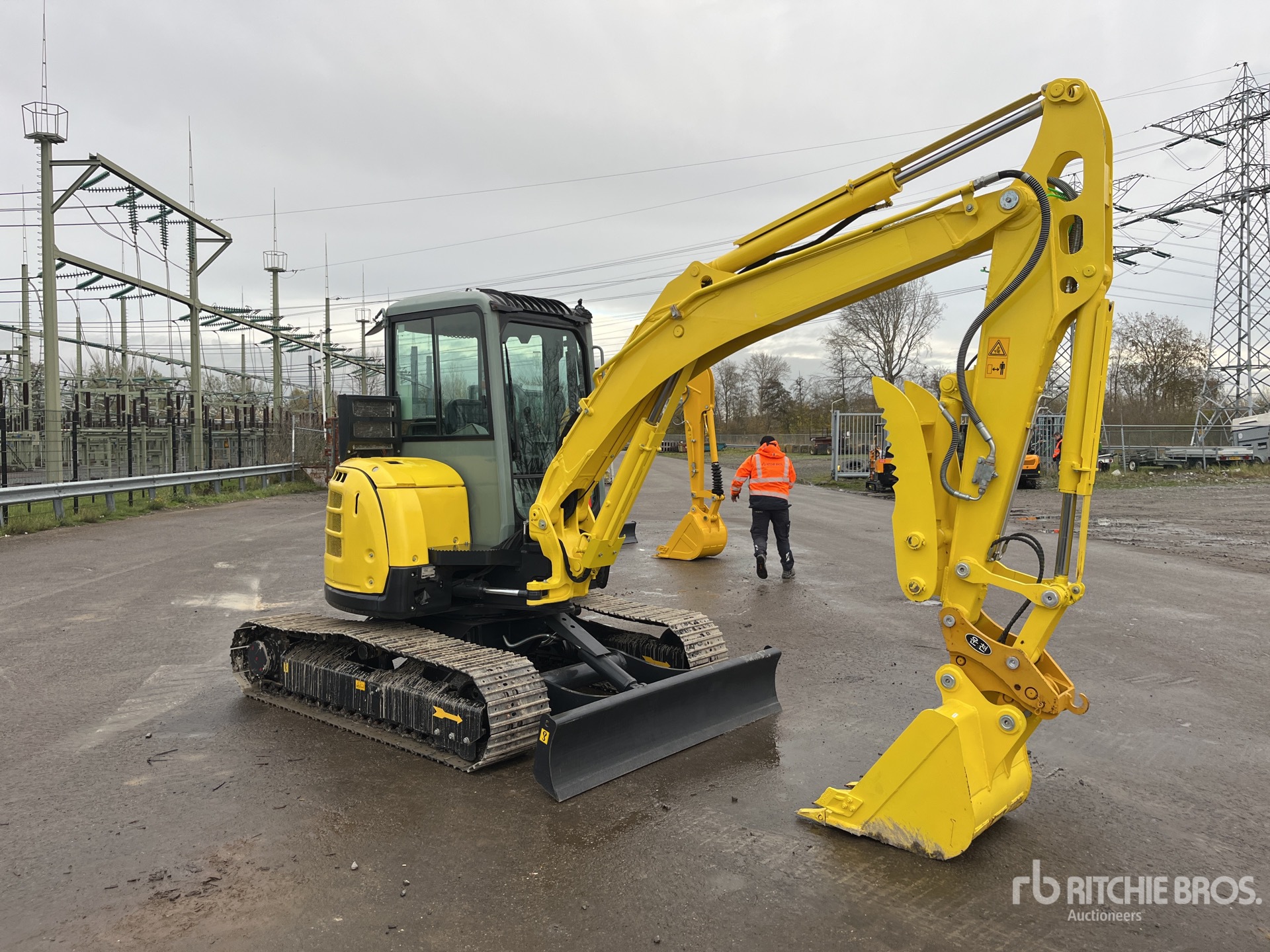 General Appearance with Picture, Right Front Corner