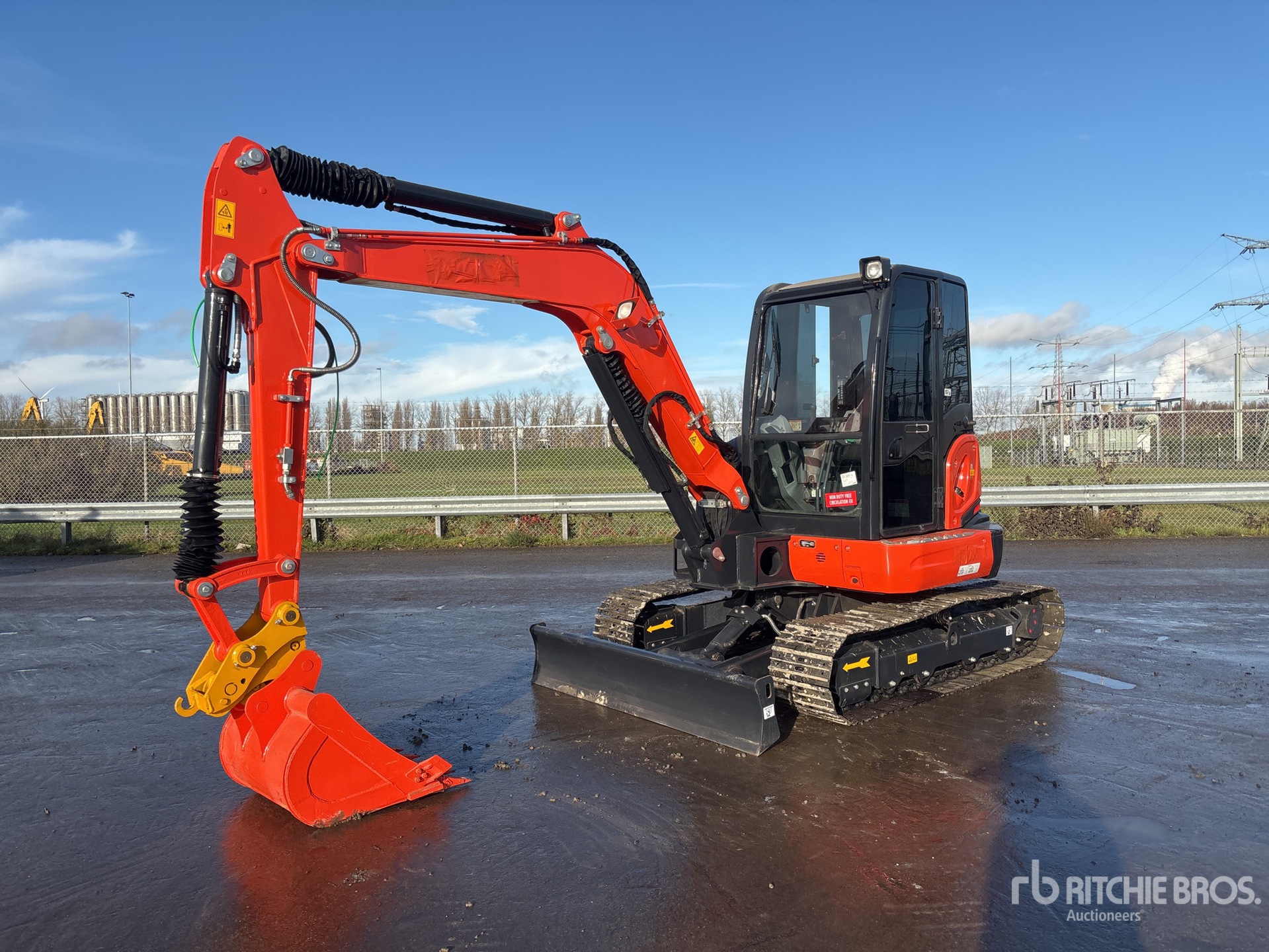 General Appearance with Picture, Left Front Corner