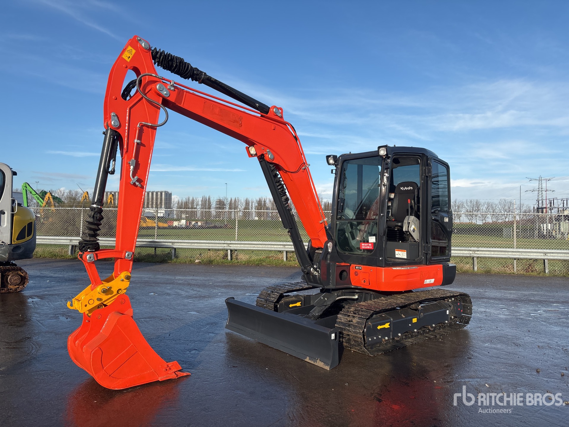 General Appearance with Picture, Left Front Corner