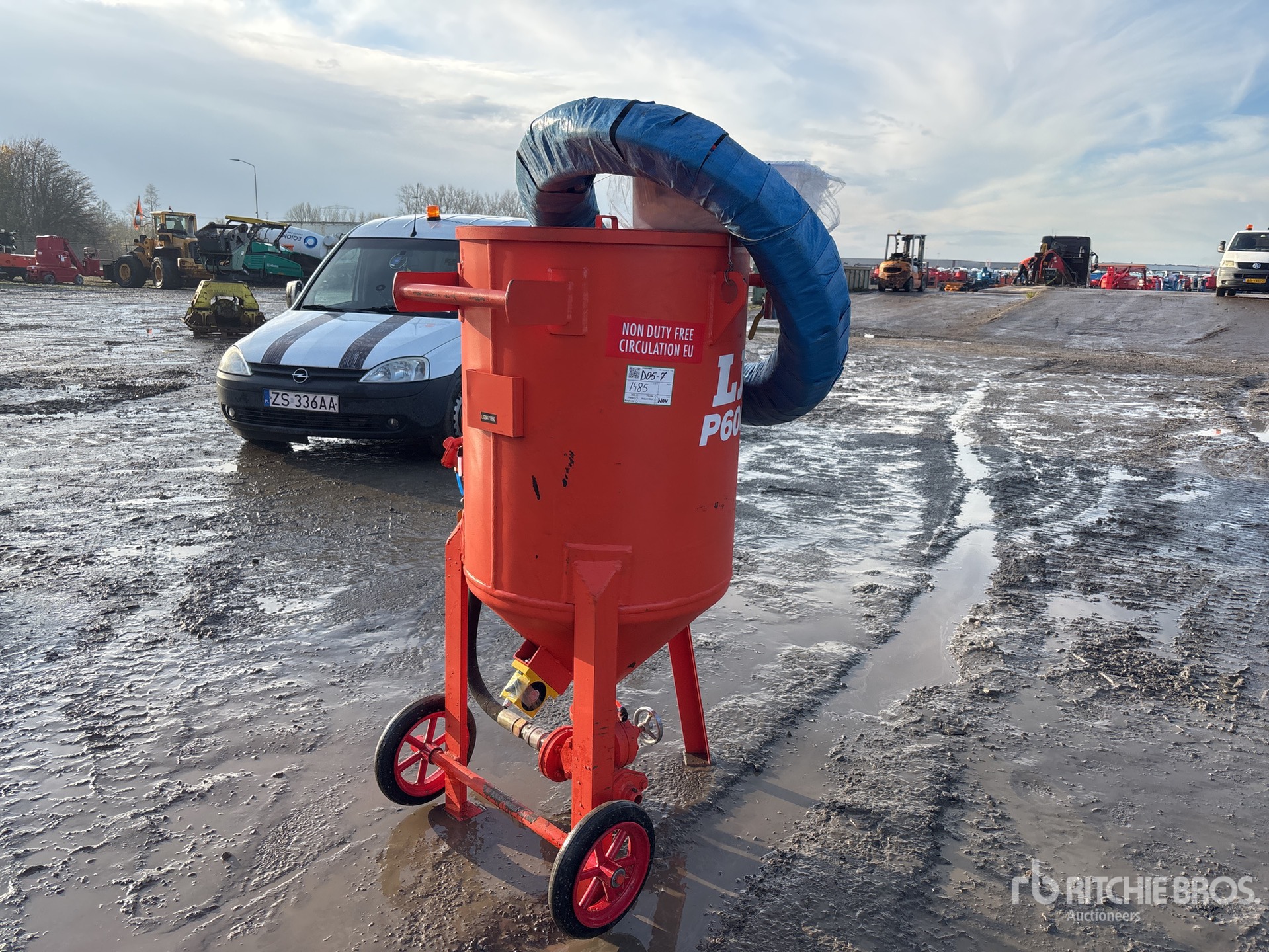 Aspect général with Image, coin arrière droit